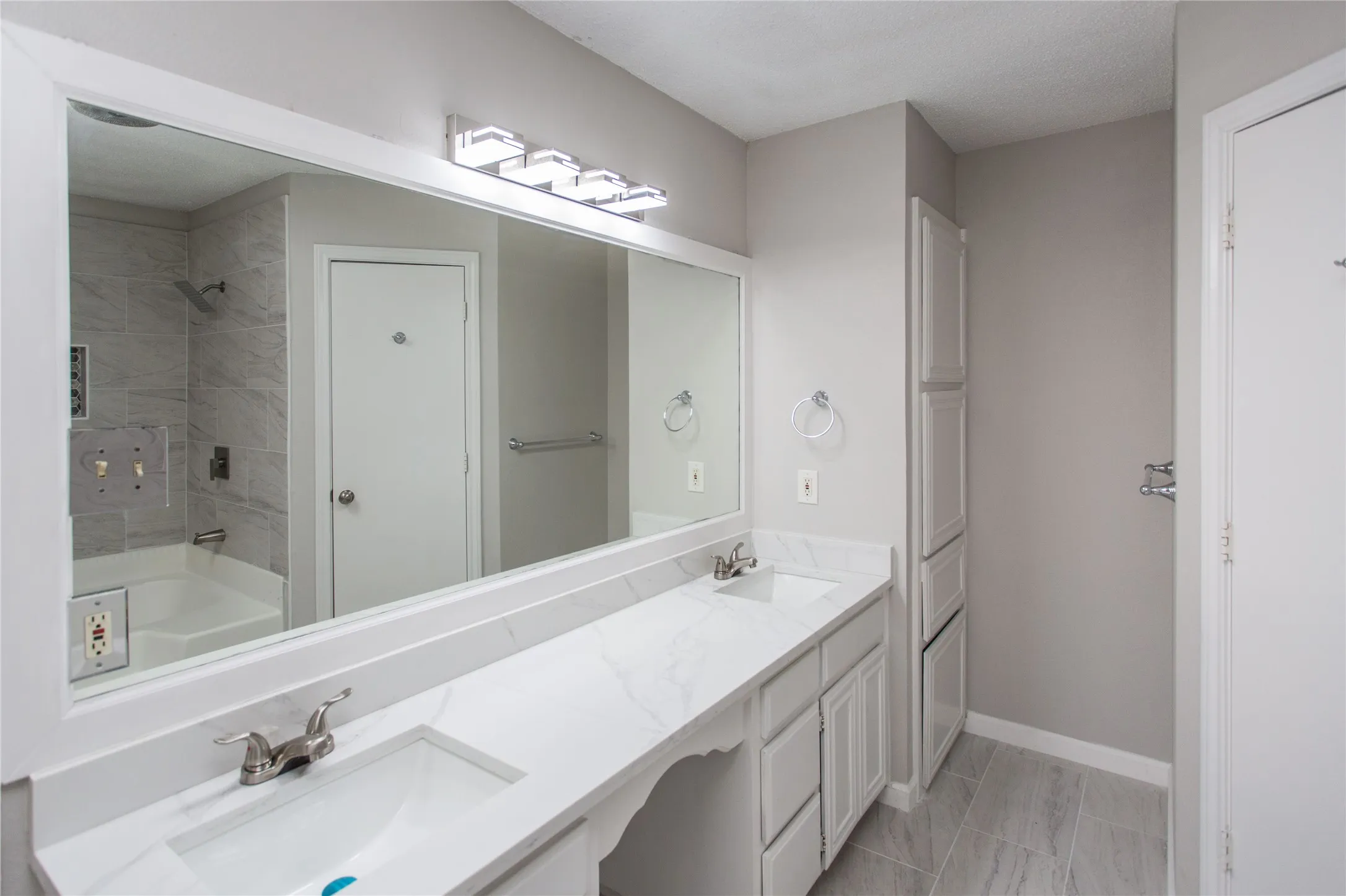 Single Family Residence For Rent in Johnson County , 303 Shirley Drive, Alvarado, Texas 76009, 3 Bedroom, 2 Bathroom, 2 Garage spaces, 1,523 Sqft, built in 1990, Price $2,150, mls#21348717, Real Estate Agent in Alvarado, Homes For Rent in Johnson county, Homes For Rent in Alvarado, Realtor in Alvarado Texas, Real Estate Brokerage Independent Realty Texas, Luminita Cordes Realtor