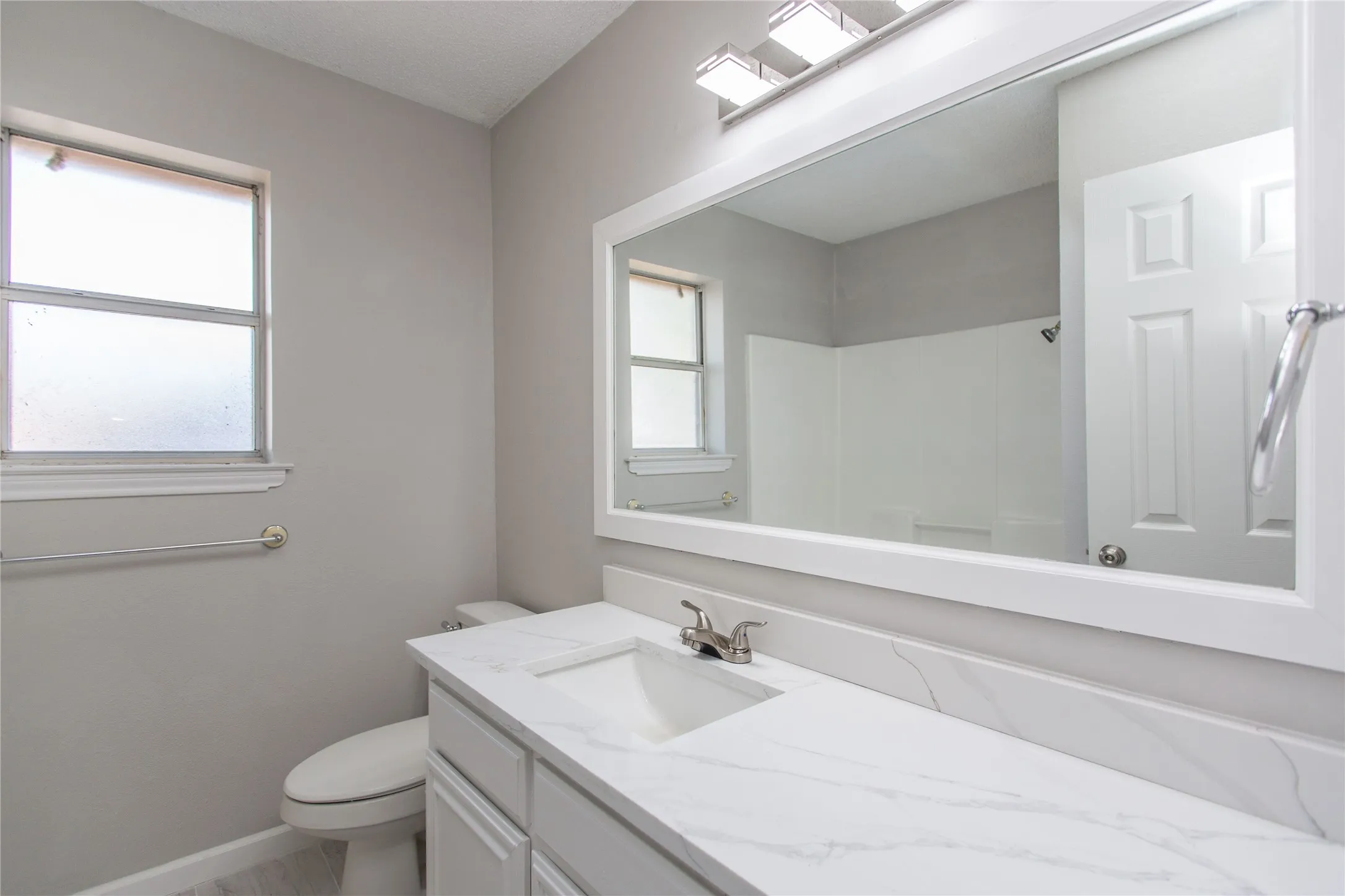 Single Family Residence For Rent in Johnson County , 303 Shirley Drive, Alvarado, Texas 76009, 3 Bedroom, 2 Bathroom, 2 Garage spaces, 1,523 Sqft, built in 1990, Price $2,150, mls#21348717, Real Estate Agent in Alvarado, Homes For Rent in Johnson county, Homes For Rent in Alvarado, Realtor in Alvarado Texas, Real Estate Brokerage Independent Realty Texas, Luminita Cordes Realtor