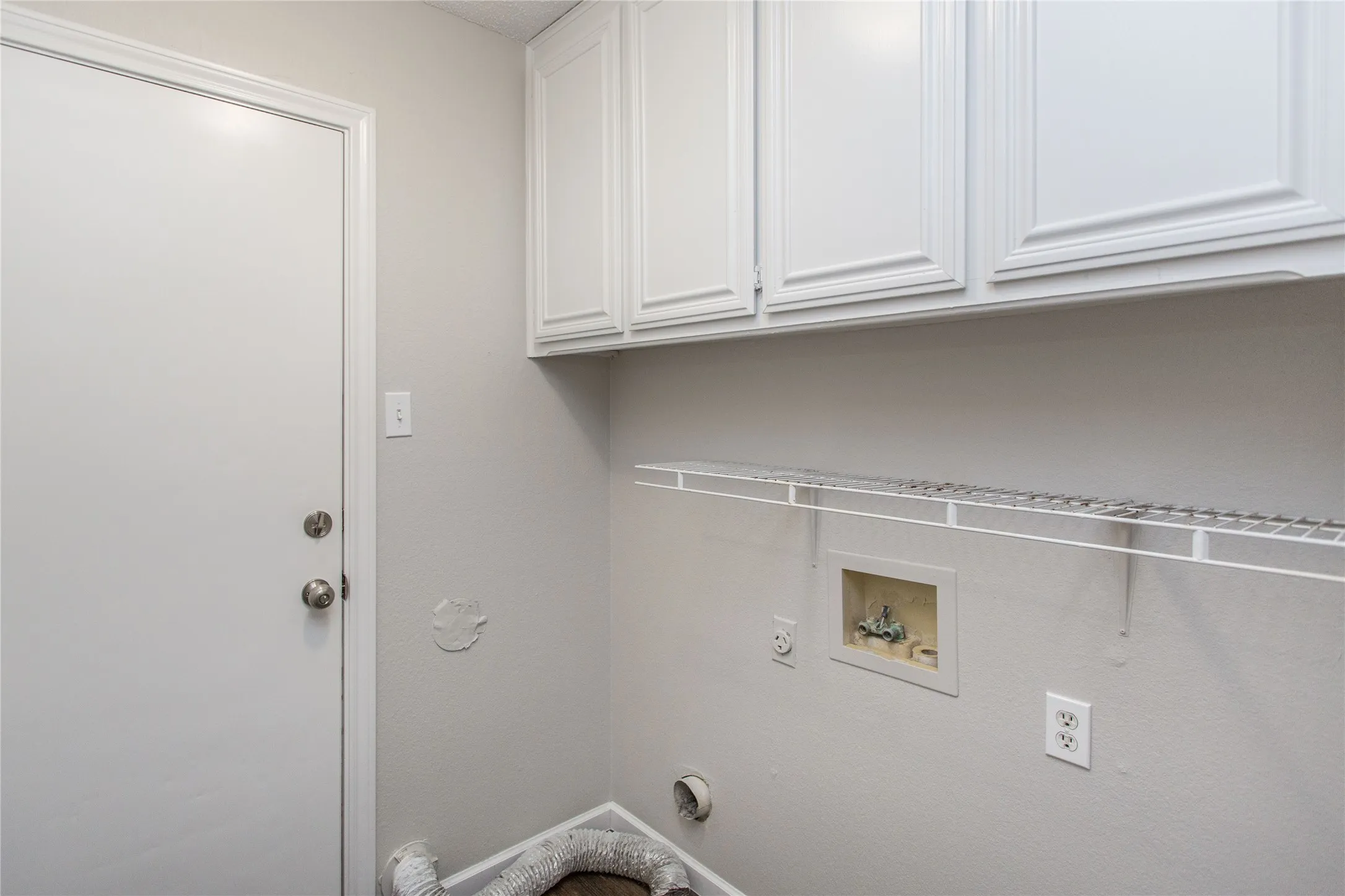 Single Family Residence For Rent in Johnson County , 303 Shirley Drive, Alvarado, Texas 76009, 3 Bedroom, 2 Bathroom, 2 Garage spaces, 1,523 Sqft, built in 1990, Price $2,150, mls#21348717, Real Estate Agent in Alvarado, Homes For Rent in Johnson county, Homes For Rent in Alvarado, Realtor in Alvarado Texas, Real Estate Brokerage Independent Realty Texas, Luminita Cordes Realtor