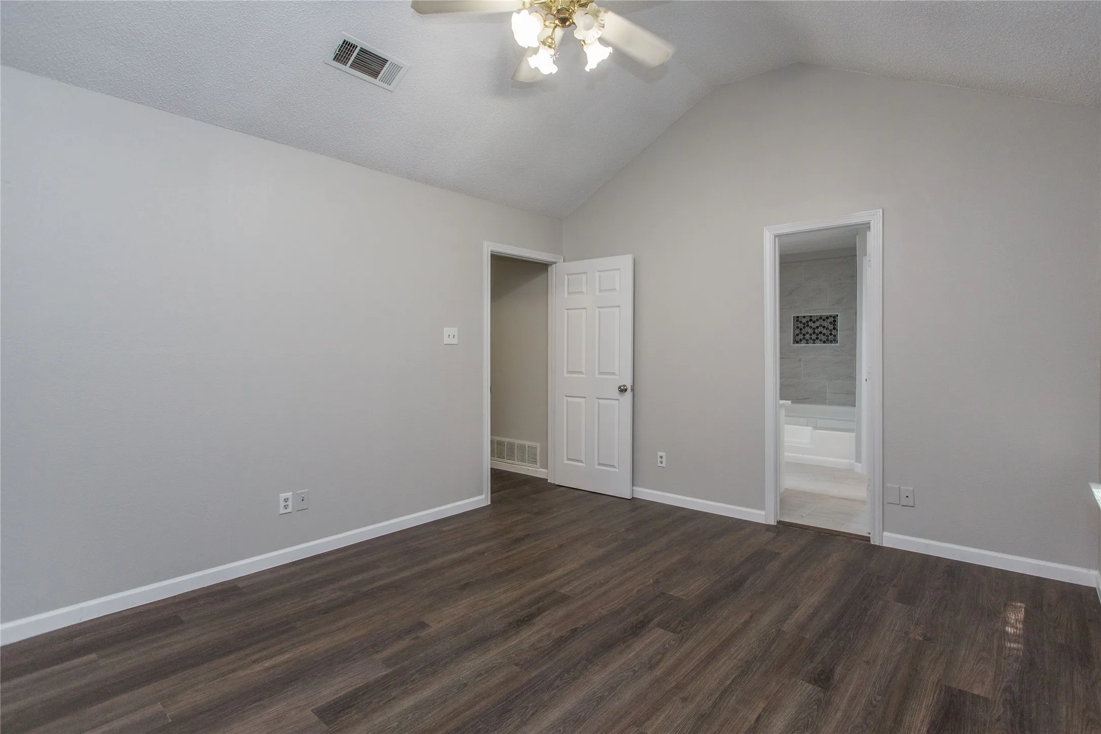 Single Family Residence For Rent in Johnson County , 303 Shirley Drive, Alvarado, Texas 76009, 3 Bedroom, 2 Bathroom, 2 Garage spaces, 1,523 Sqft, built in 1990, Price $2,150, mls#21348717, Real Estate Agent in Alvarado, Homes For Rent in Johnson county, Homes For Rent in Alvarado, Realtor in Alvarado Texas, Real Estate Brokerage Independent Realty Texas, Luminita Cordes Realtor