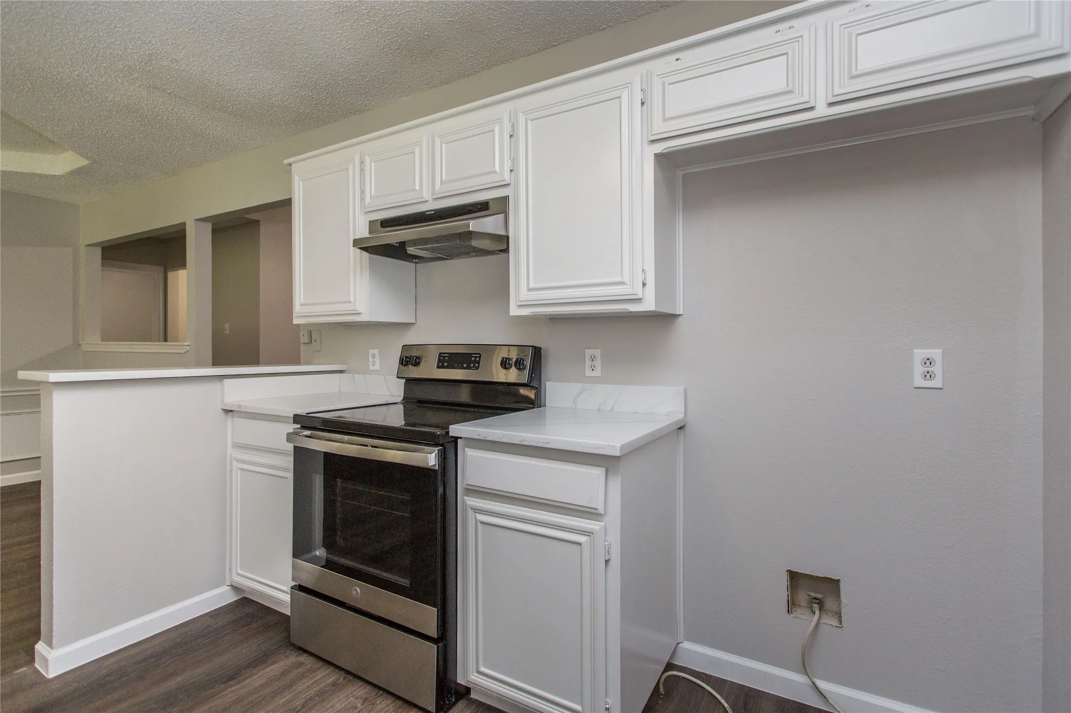 Single Family Residence For Rent in Johnson County , 303 Shirley Drive, Alvarado, Texas 76009, 3 Bedroom, 2 Bathroom, 2 Garage spaces, 1,523 Sqft, built in 1990, Price $2,150, mls#21348717, Real Estate Agent in Alvarado, Homes For Rent in Johnson county, Homes For Rent in Alvarado, Realtor in Alvarado Texas, Real Estate Brokerage Independent Realty Texas, Luminita Cordes Realtor