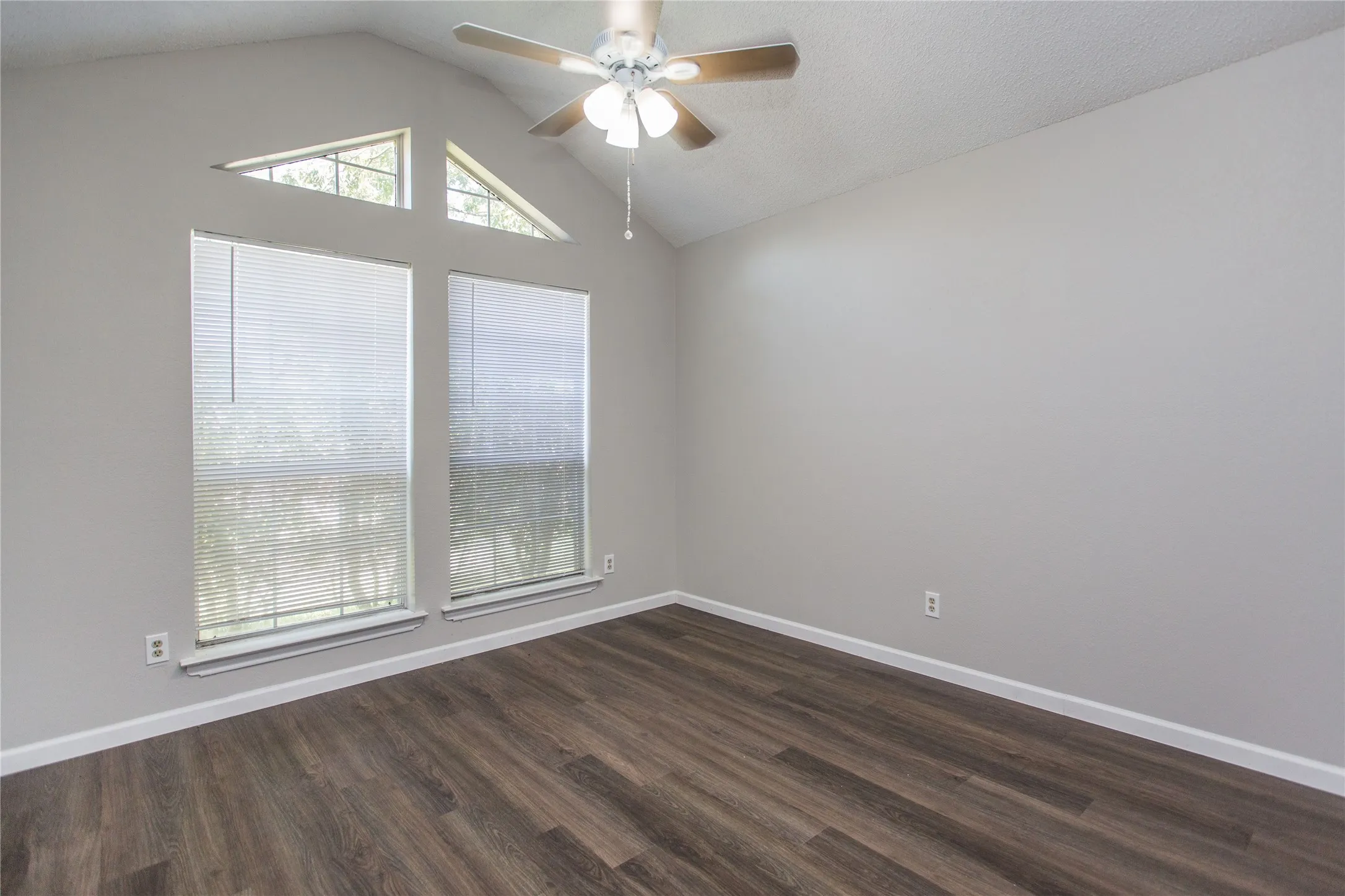 Single Family Residence For Rent in Johnson County , 303 Shirley Drive, Alvarado, Texas 76009, 3 Bedroom, 2 Bathroom, 2 Garage spaces, 1,523 Sqft, built in 1990, Price $2,150, mls#21348717, Real Estate Agent in Alvarado, Homes For Rent in Johnson county, Homes For Rent in Alvarado, Realtor in Alvarado Texas, Real Estate Brokerage Independent Realty Texas, Luminita Cordes Realtor