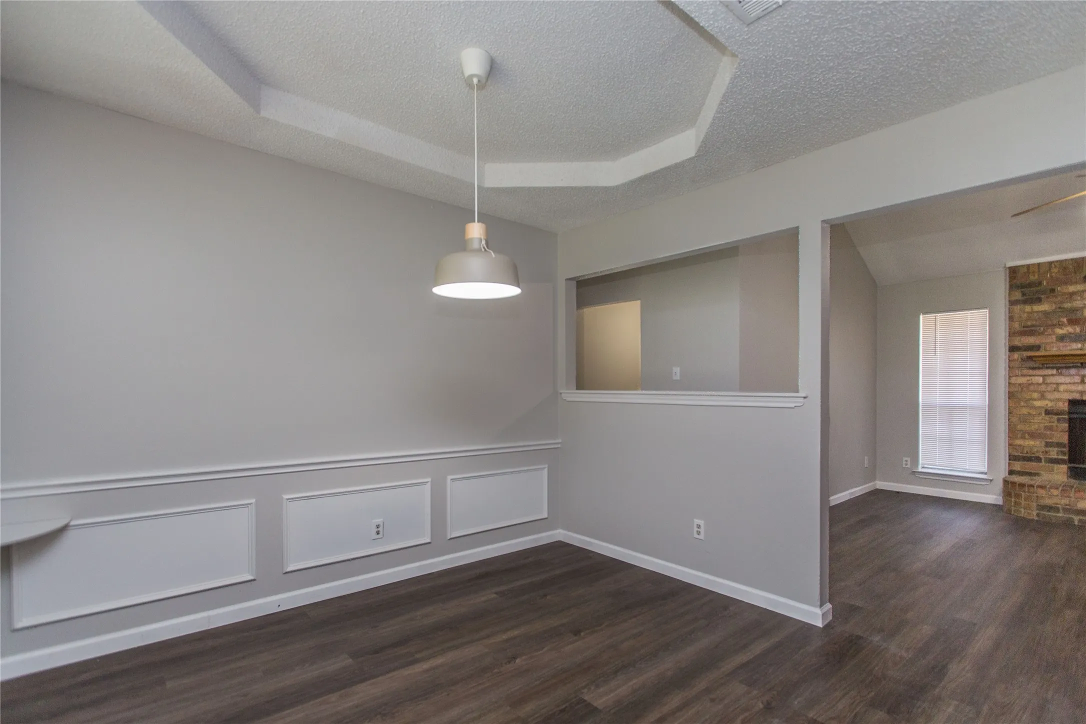Single Family Residence For Rent in Johnson County , 303 Shirley Drive, Alvarado, Texas 76009, 3 Bedroom, 2 Bathroom, 2 Garage spaces, 1,523 Sqft, built in 1990, Price $2,150, mls#21348717, Real Estate Agent in Alvarado, Homes For Rent in Johnson county, Homes For Rent in Alvarado, Realtor in Alvarado Texas, Real Estate Brokerage Independent Realty Texas, Luminita Cordes Realtor