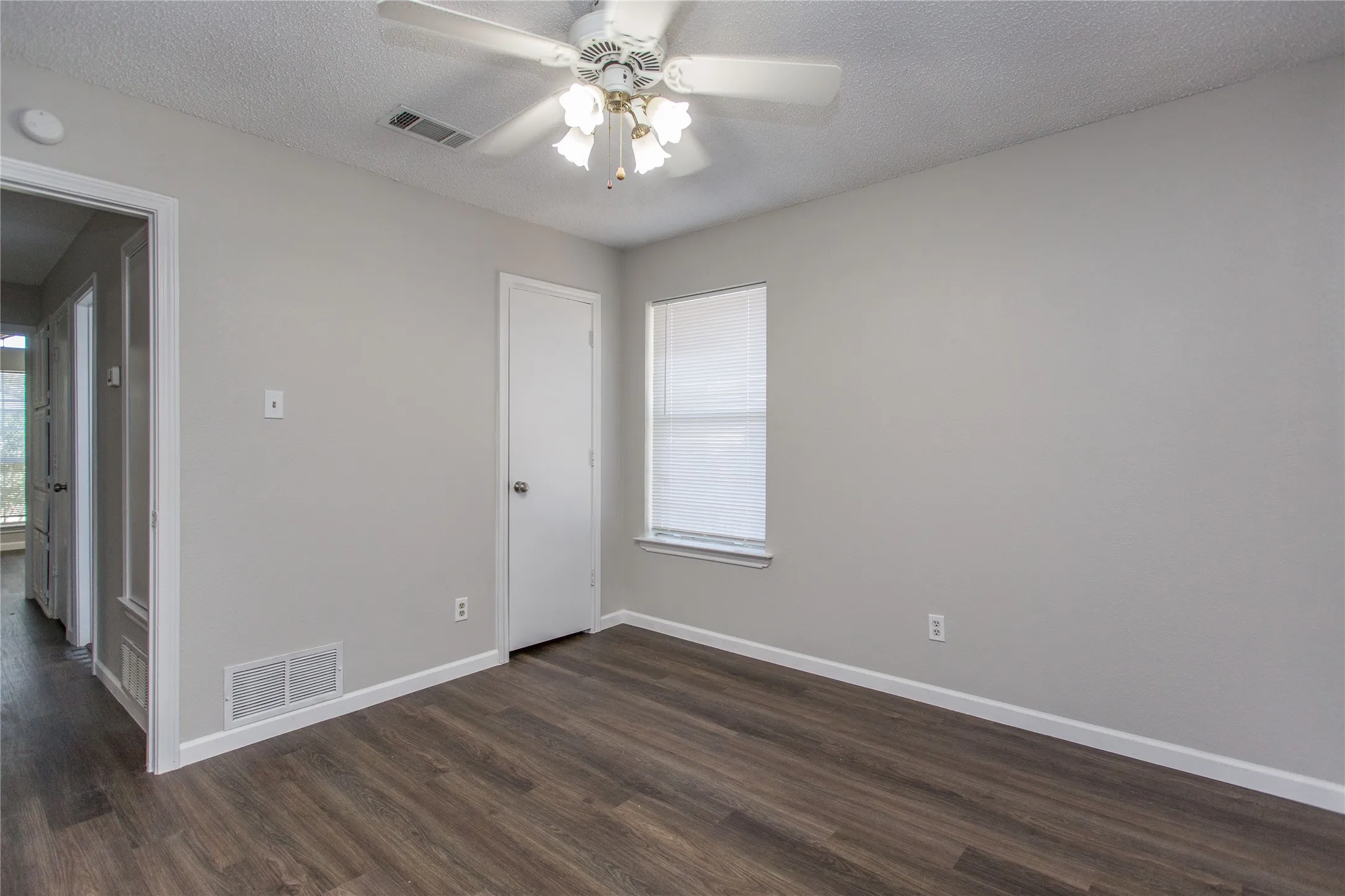 Single Family Residence For Rent in Johnson County , 303 Shirley Drive, Alvarado, Texas 76009, 3 Bedroom, 2 Bathroom, 2 Garage spaces, 1,523 Sqft, built in 1990, Price $2,150, mls#21348717, Real Estate Agent in Alvarado, Homes For Rent in Johnson county, Homes For Rent in Alvarado, Realtor in Alvarado Texas, Real Estate Brokerage Independent Realty Texas, Luminita Cordes Realtor