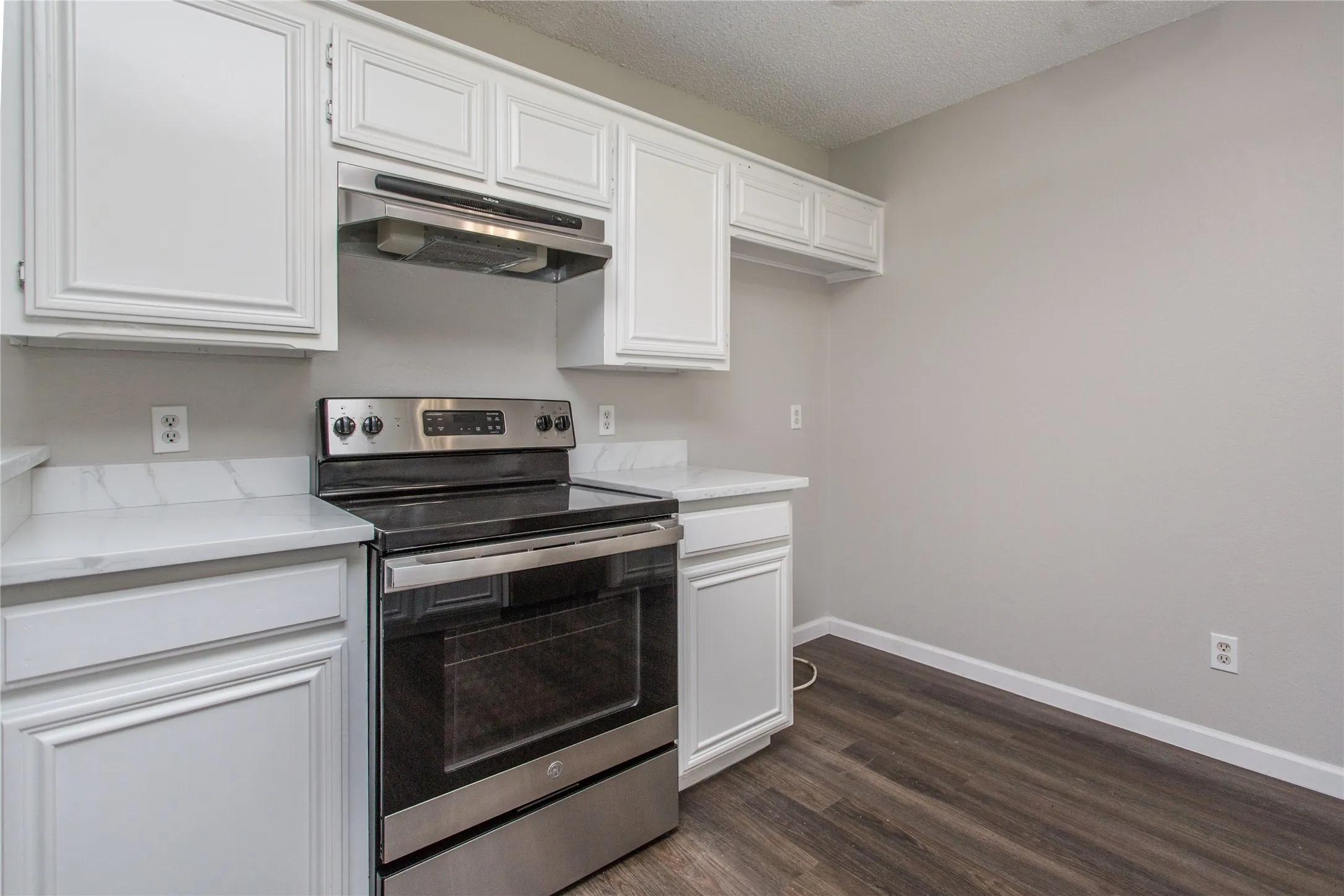 Single Family Residence For Rent in Johnson County , 303 Shirley Drive, Alvarado, Texas 76009, 3 Bedroom, 2 Bathroom, 2 Garage spaces, 1,523 Sqft, built in 1990, Price $2,150, mls#21348717, Real Estate Agent in Alvarado, Homes For Rent in Johnson county, Homes For Rent in Alvarado, Realtor in Alvarado Texas, Real Estate Brokerage Independent Realty Texas, Luminita Cordes Realtor