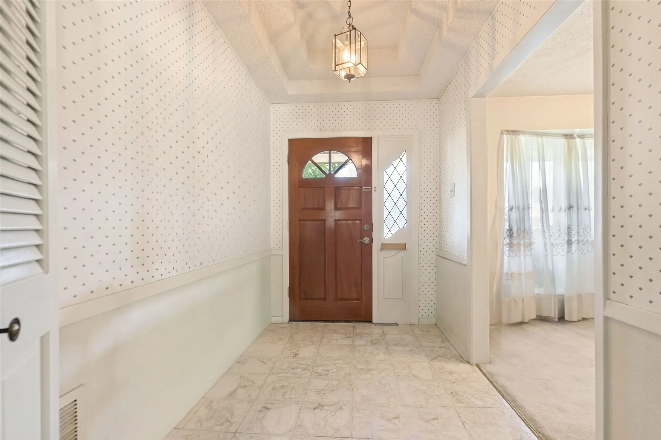 Single Family Residence For Sale in Dallas County , 4091 Killion Drive, Dallas, Texas 75229, 4 Bedrooms, 3 Bathrooms, 2 Garage spaces, 2,449 Sqft, built in 1969, Price $925,000, mls#21348459, Real Estate Agent in Dallas, Homes For Sale in Dallas county, Homes For Sale in Dallas, Realtor in Dallas Texas, Real Estate Brokerage Independent Realty Texas, Luminita Cordes Realtor