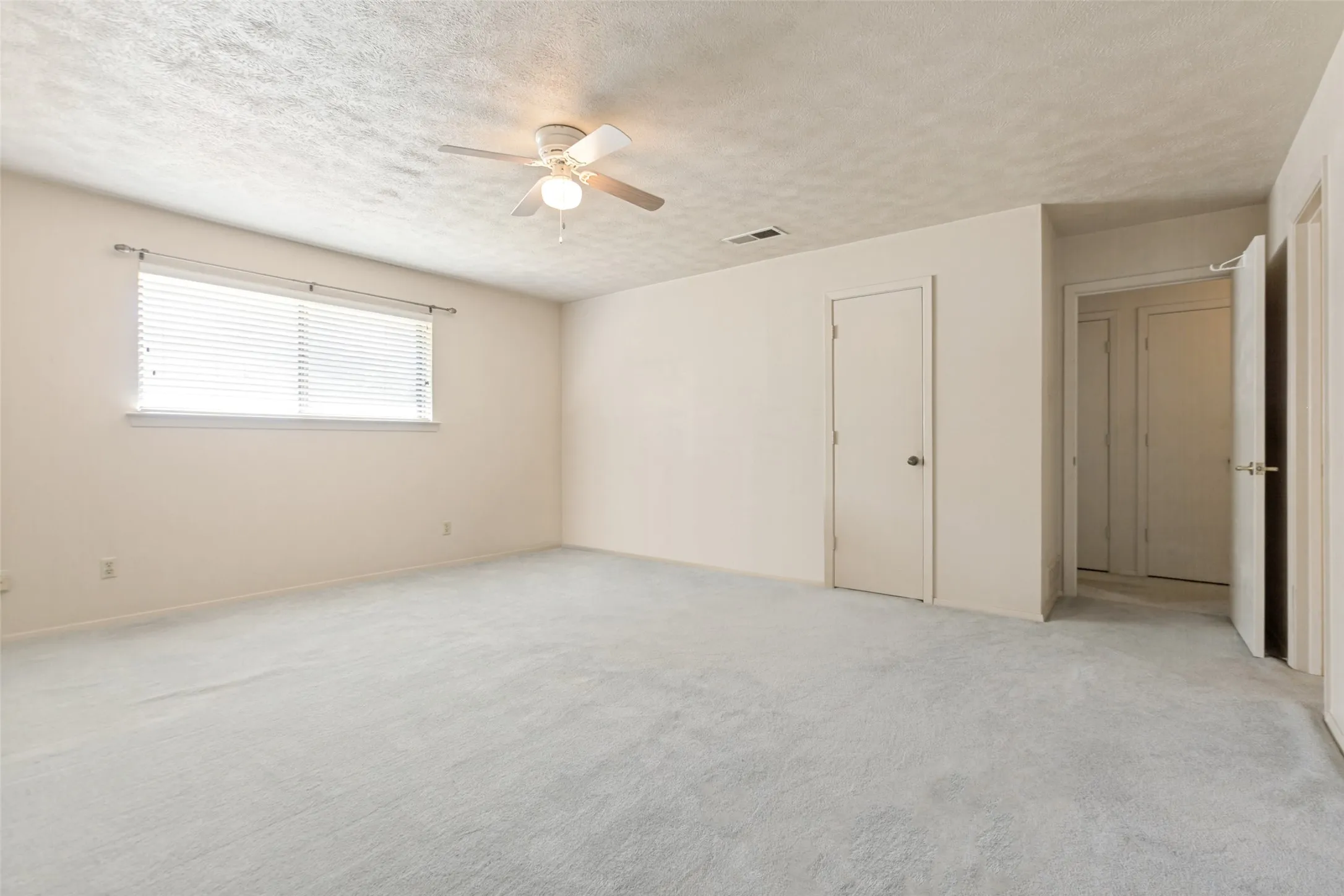 Single Family Residence For Sale in Dallas County , 4091 Killion Drive, Dallas, Texas 75229, 4 Bedrooms, 3 Bathrooms, 2 Garage spaces, 2,449 Sqft, built in 1969, Price $925,000, mls#21348459, Real Estate Agent in Dallas, Homes For Sale in Dallas county, Homes For Sale in Dallas, Realtor in Dallas Texas, Real Estate Brokerage Independent Realty Texas, Luminita Cordes Realtor