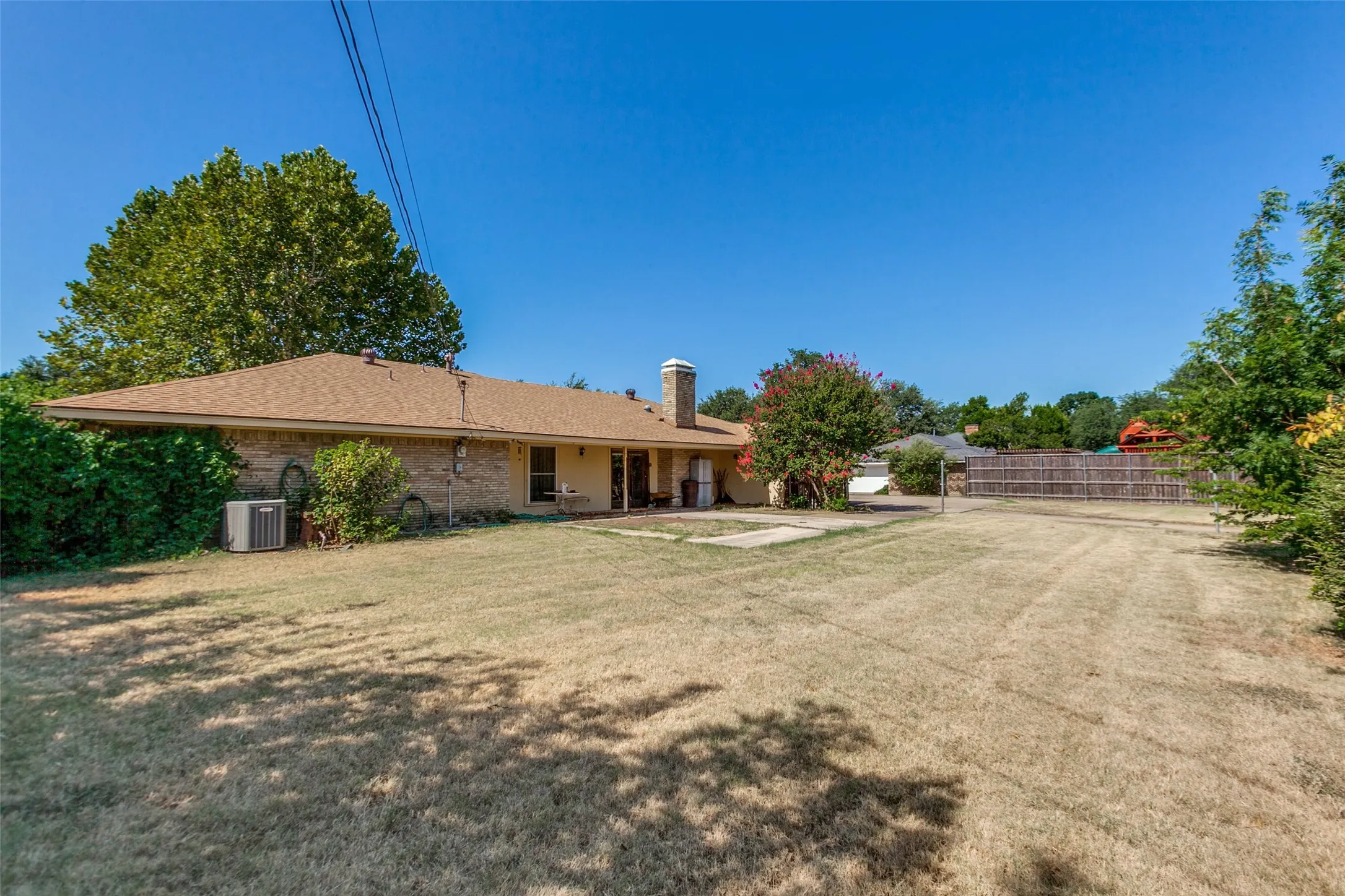 Single Family Residence For Sale in Dallas County , 4091 Killion Drive, Dallas, Texas 75229, 4 Bedrooms, 3 Bathrooms, 2 Garage spaces, 2,449 Sqft, built in 1969, Price $925,000, mls#21348459, Real Estate Agent in Dallas, Homes For Sale in Dallas county, Homes For Sale in Dallas, Realtor in Dallas Texas, Real Estate Brokerage Independent Realty Texas, Luminita Cordes Realtor