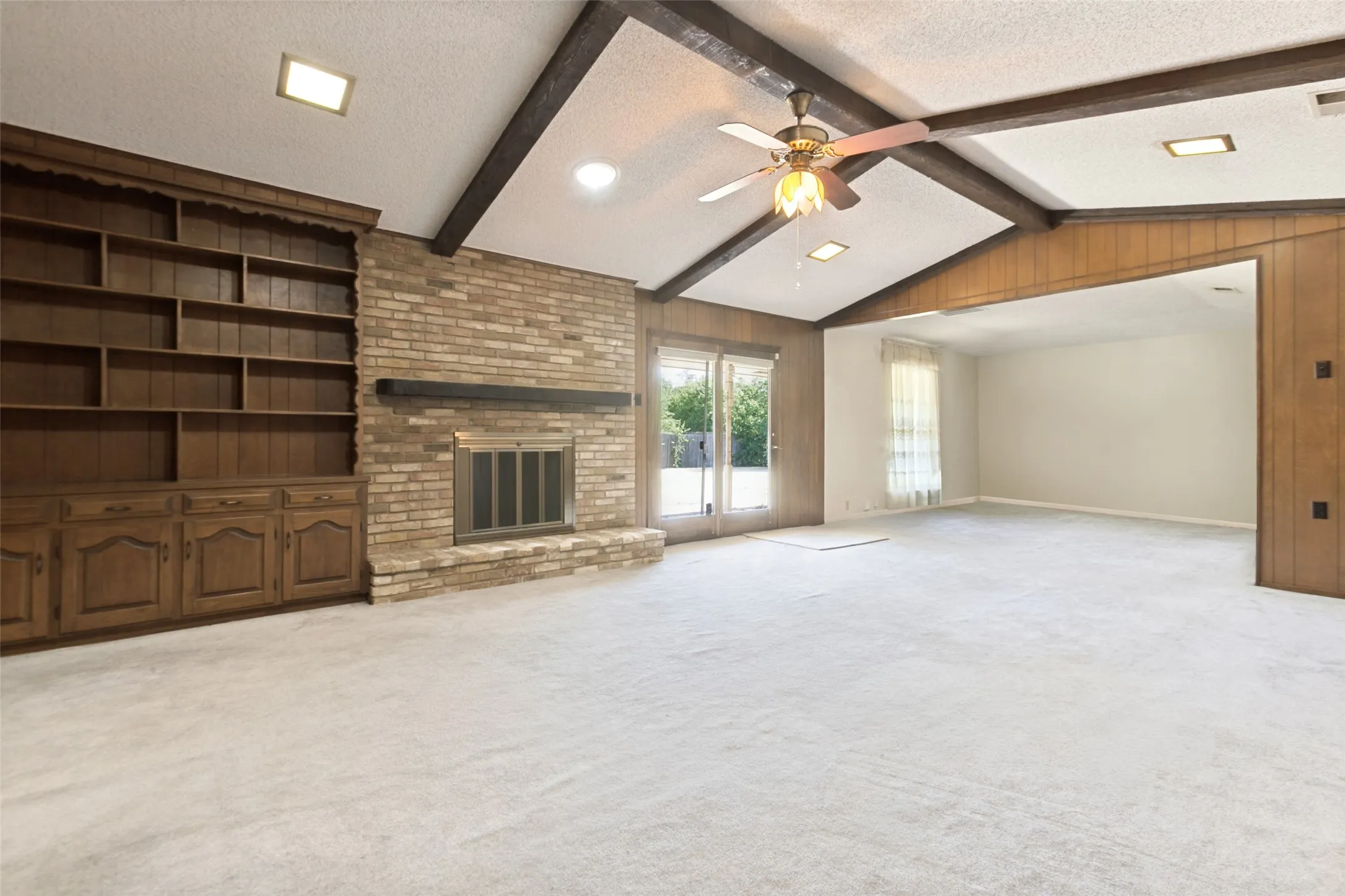 Single Family Residence For Sale in Dallas County , 4091 Killion Drive, Dallas, Texas 75229, 4 Bedrooms, 3 Bathrooms, 2 Garage spaces, 2,449 Sqft, built in 1969, Price $925,000, mls#21348459, Real Estate Agent in Dallas, Homes For Sale in Dallas county, Homes For Sale in Dallas, Realtor in Dallas Texas, Real Estate Brokerage Independent Realty Texas, Luminita Cordes Realtor