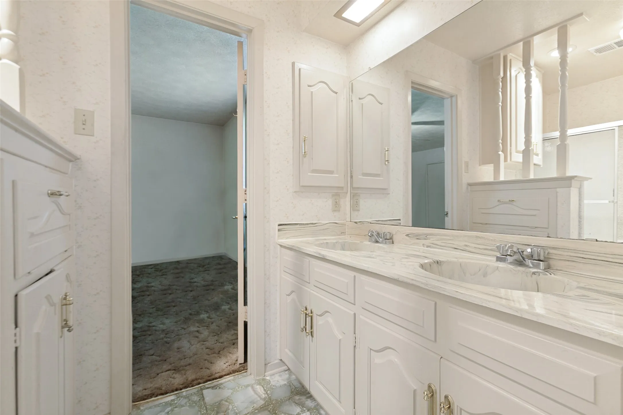 Single Family Residence For Sale in Dallas County , 4091 Killion Drive, Dallas, Texas 75229, 4 Bedrooms, 3 Bathrooms, 2 Garage spaces, 2,449 Sqft, built in 1969, Price $925,000, mls#21348459, Real Estate Agent in Dallas, Homes For Sale in Dallas county, Homes For Sale in Dallas, Realtor in Dallas Texas, Real Estate Brokerage Independent Realty Texas, Luminita Cordes Realtor