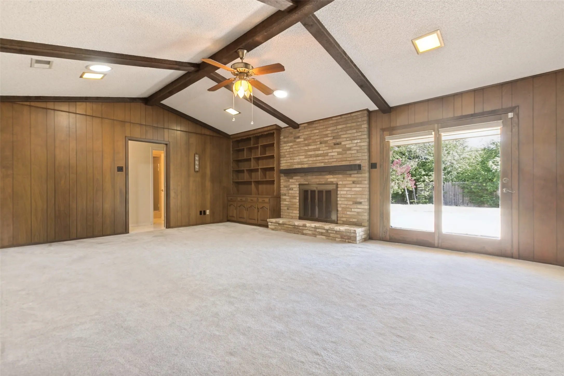 Single Family Residence For Sale in Dallas County , 4091 Killion Drive, Dallas, Texas 75229, 4 Bedrooms, 3 Bathrooms, 2 Garage spaces, 2,449 Sqft, built in 1969, Price $925,000, mls#21348459, Real Estate Agent in Dallas, Homes For Sale in Dallas county, Homes For Sale in Dallas, Realtor in Dallas Texas, Real Estate Brokerage Independent Realty Texas, Luminita Cordes Realtor