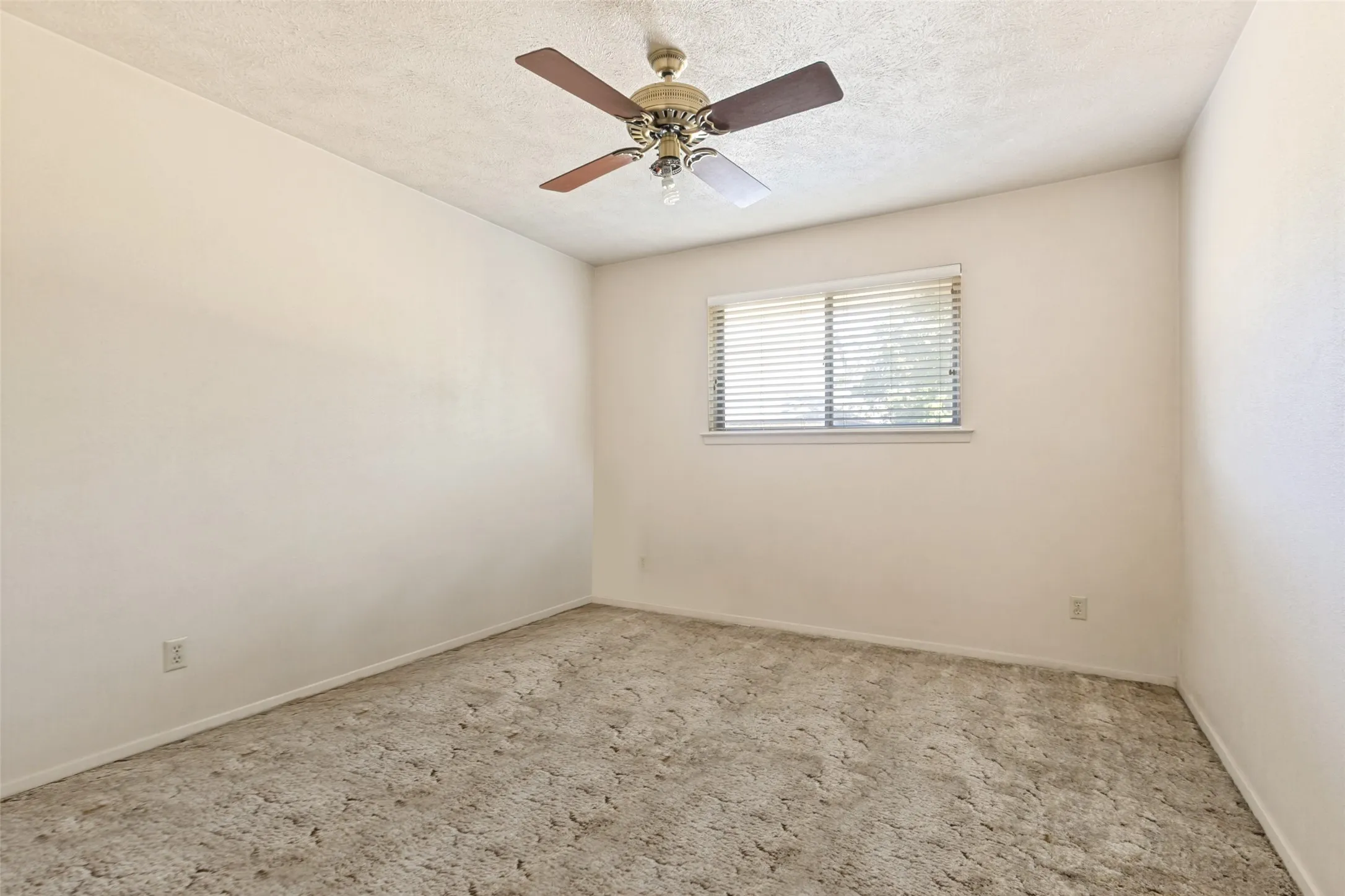 Single Family Residence For Sale in Dallas County , 4091 Killion Drive, Dallas, Texas 75229, 4 Bedrooms, 3 Bathrooms, 2 Garage spaces, 2,449 Sqft, built in 1969, Price $925,000, mls#21348459, Real Estate Agent in Dallas, Homes For Sale in Dallas county, Homes For Sale in Dallas, Realtor in Dallas Texas, Real Estate Brokerage Independent Realty Texas, Luminita Cordes Realtor