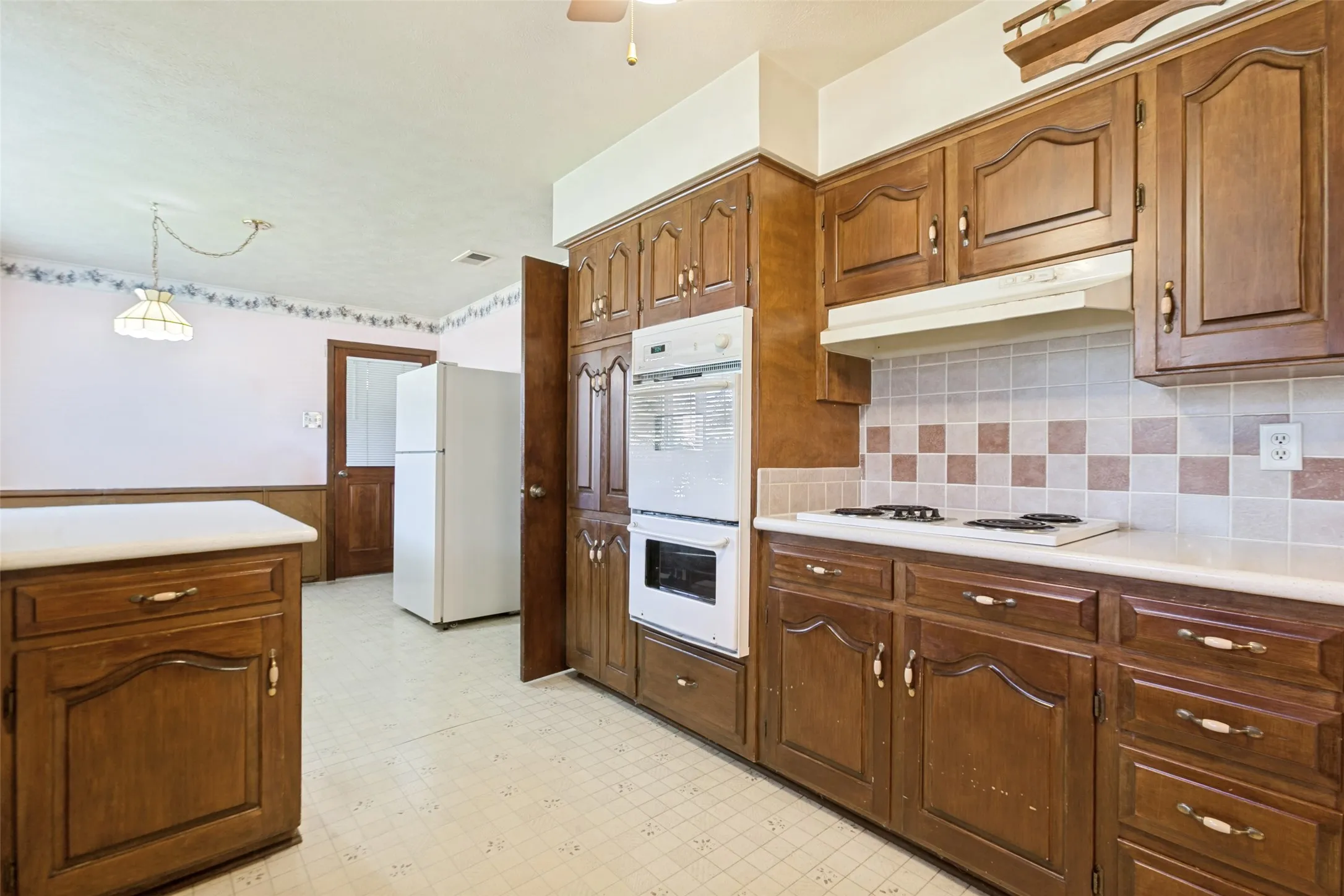 Single Family Residence For Sale in Dallas County , 4091 Killion Drive, Dallas, Texas 75229, 4 Bedrooms, 3 Bathrooms, 2 Garage spaces, 2,449 Sqft, built in 1969, Price $925,000, mls#21348459, Real Estate Agent in Dallas, Homes For Sale in Dallas county, Homes For Sale in Dallas, Realtor in Dallas Texas, Real Estate Brokerage Independent Realty Texas, Luminita Cordes Realtor