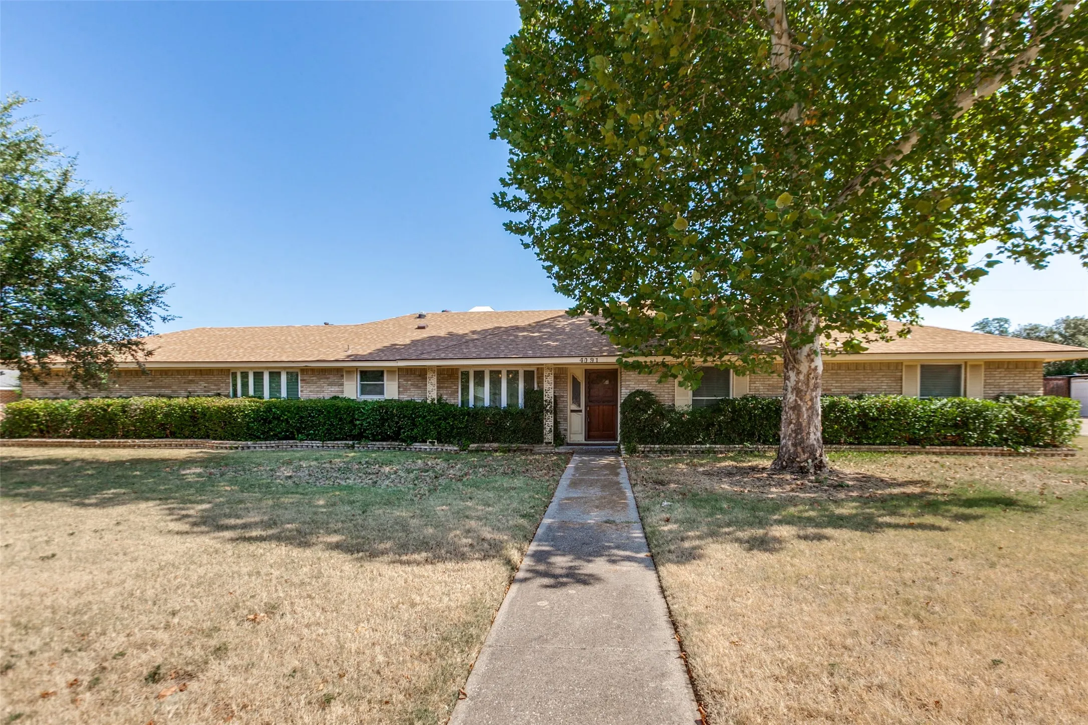 Single Family Residence For Sale in Dallas County , 4091 Killion Drive, Dallas, Texas 75229, 4 Bedrooms, 3 Bathrooms, 2 Garage spaces, 2,449 Sqft, built in 1969, Price $925,000, mls#21348459, Real Estate Agent in Dallas, Homes For Sale in Dallas county, Homes For Sale in Dallas, Realtor in Dallas Texas, Real Estate Brokerage Independent Realty Texas, Luminita Cordes Realtor