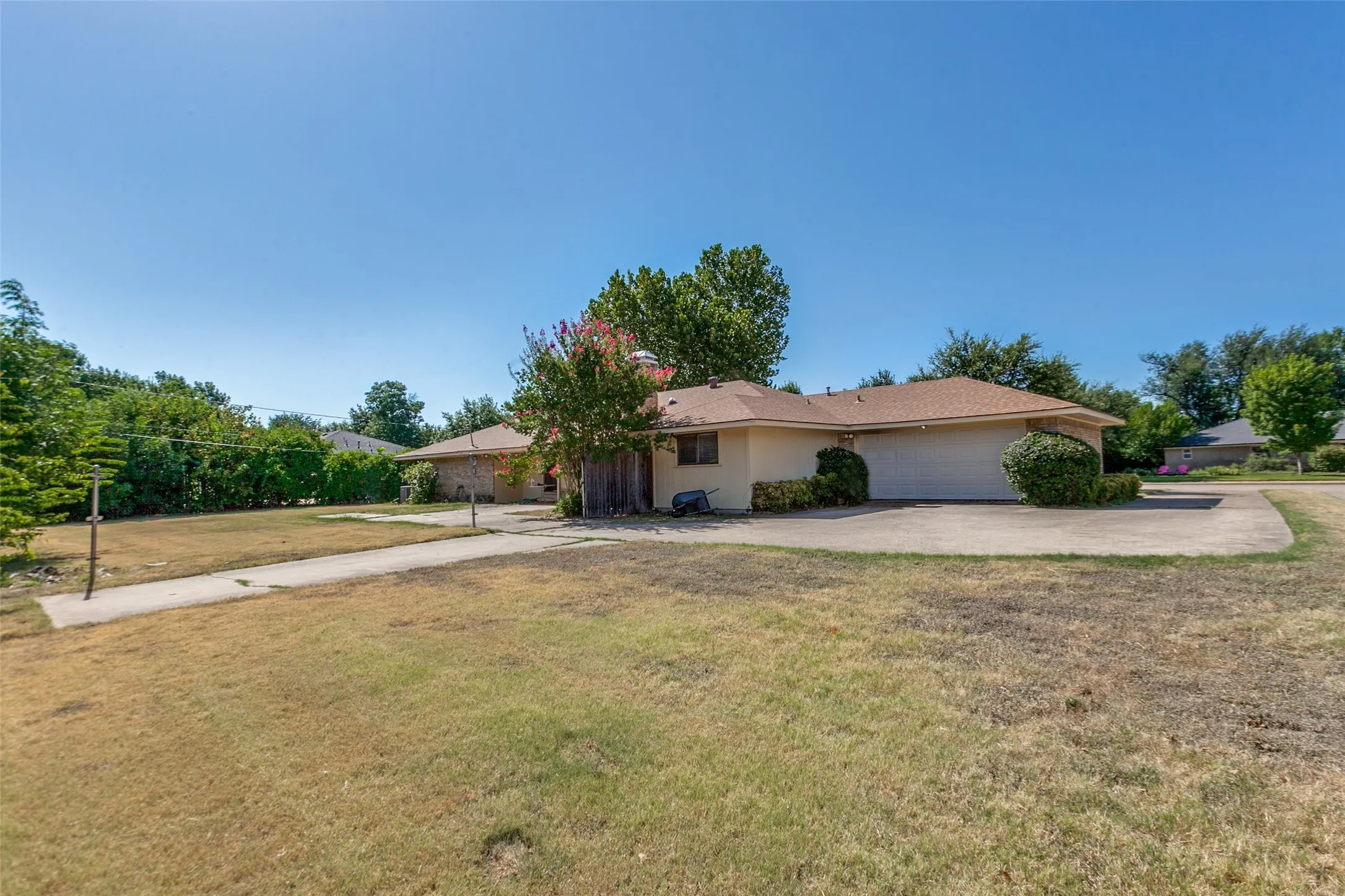 Single Family Residence For Sale in Dallas County , 4091 Killion Drive, Dallas, Texas 75229, 4 Bedrooms, 3 Bathrooms, 2 Garage spaces, 2,449 Sqft, built in 1969, Price $925,000, mls#21348459, Real Estate Agent in Dallas, Homes For Sale in Dallas county, Homes For Sale in Dallas, Realtor in Dallas Texas, Real Estate Brokerage Independent Realty Texas, Luminita Cordes Realtor