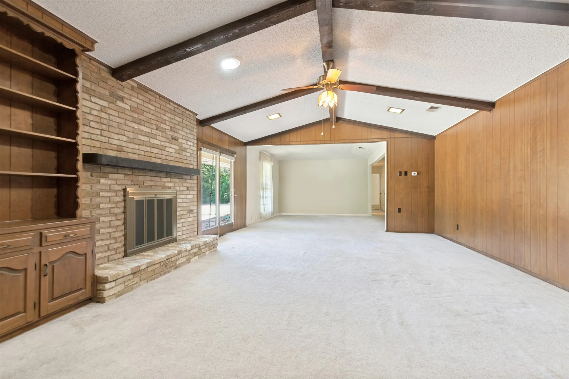 Single Family Residence For Sale in Dallas County , 4091 Killion Drive, Dallas, Texas 75229, 4 Bedrooms, 3 Bathrooms, 2 Garage spaces, 2,449 Sqft, built in 1969, Price $925,000, mls#21348459, Real Estate Agent in Dallas, Homes For Sale in Dallas county, Homes For Sale in Dallas, Realtor in Dallas Texas, Real Estate Brokerage Independent Realty Texas, Luminita Cordes Realtor