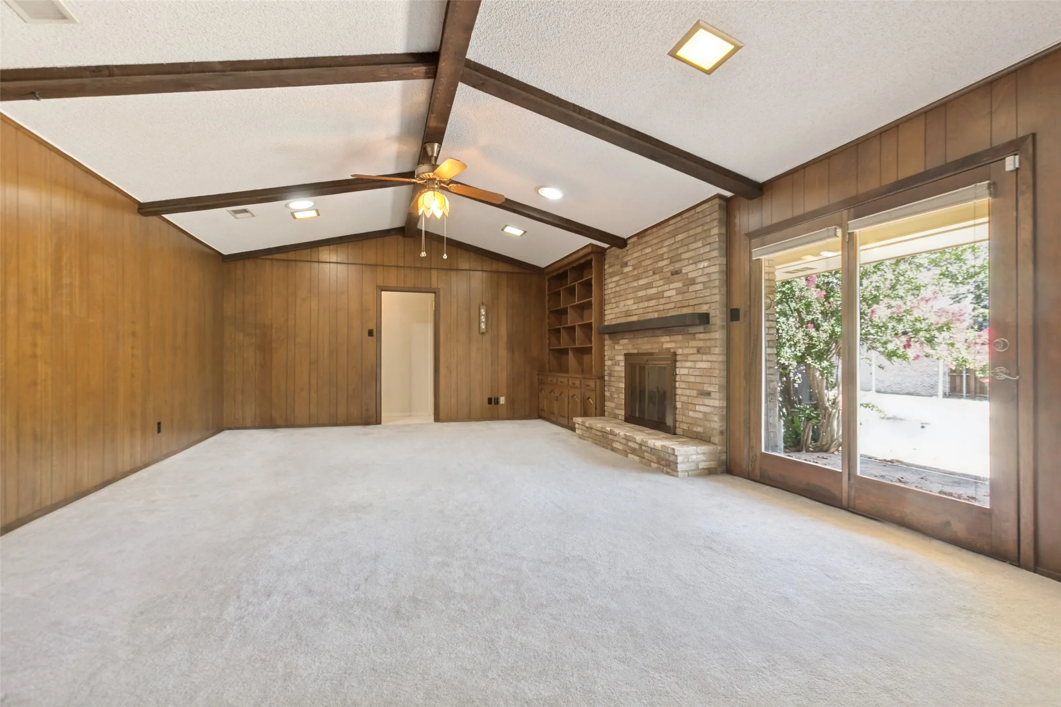 Single Family Residence For Sale in Dallas County , 4091 Killion Drive, Dallas, Texas 75229, 4 Bedrooms, 3 Bathrooms, 2 Garage spaces, 2,449 Sqft, built in 1969, Price $925,000, mls#21348459, Real Estate Agent in Dallas, Homes For Sale in Dallas county, Homes For Sale in Dallas, Realtor in Dallas Texas, Real Estate Brokerage Independent Realty Texas, Luminita Cordes Realtor