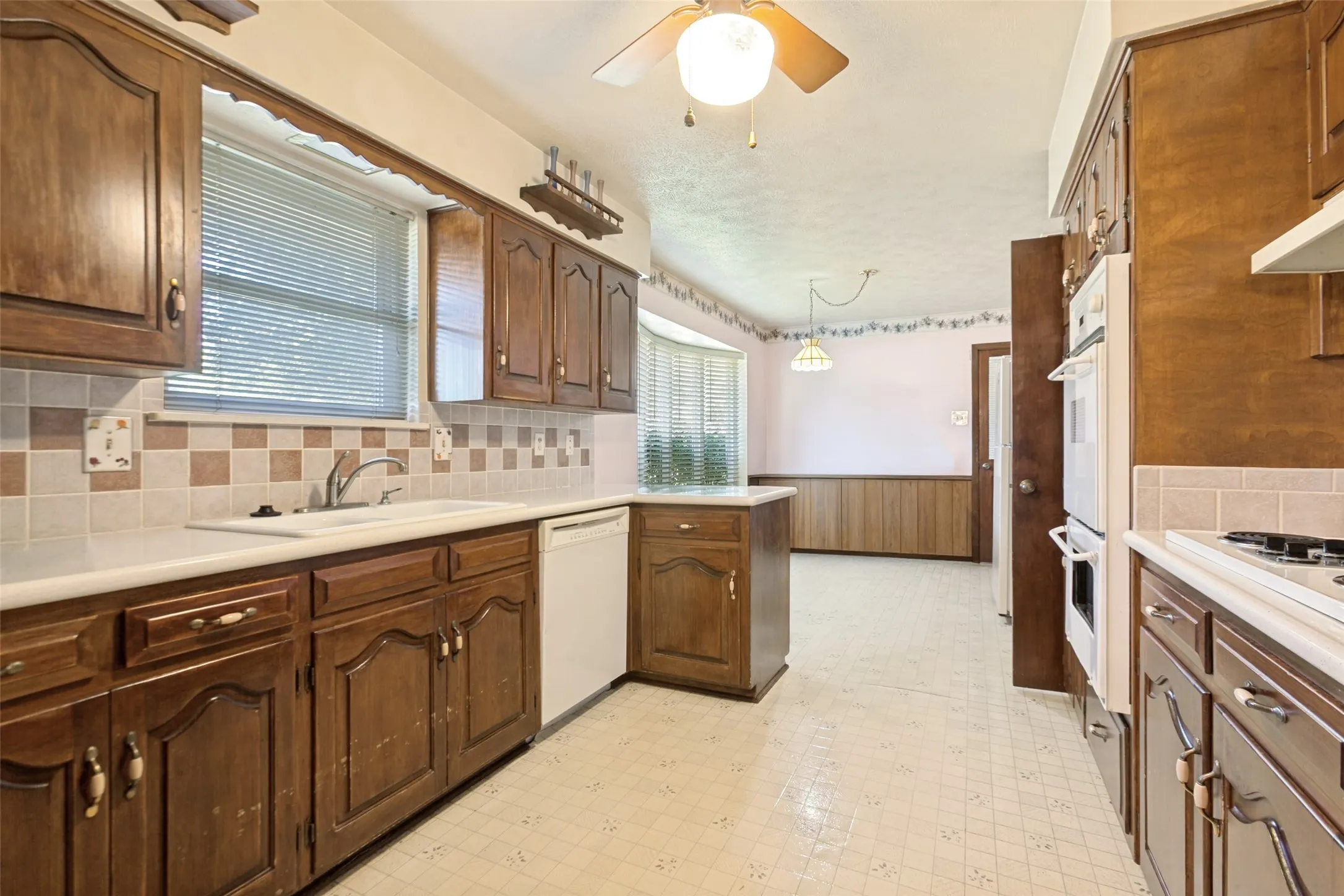 Single Family Residence For Sale in Dallas County , 4091 Killion Drive, Dallas, Texas 75229, 4 Bedrooms, 3 Bathrooms, 2 Garage spaces, 2,449 Sqft, built in 1969, Price $925,000, mls#21348459, Real Estate Agent in Dallas, Homes For Sale in Dallas county, Homes For Sale in Dallas, Realtor in Dallas Texas, Real Estate Brokerage Independent Realty Texas, Luminita Cordes Realtor