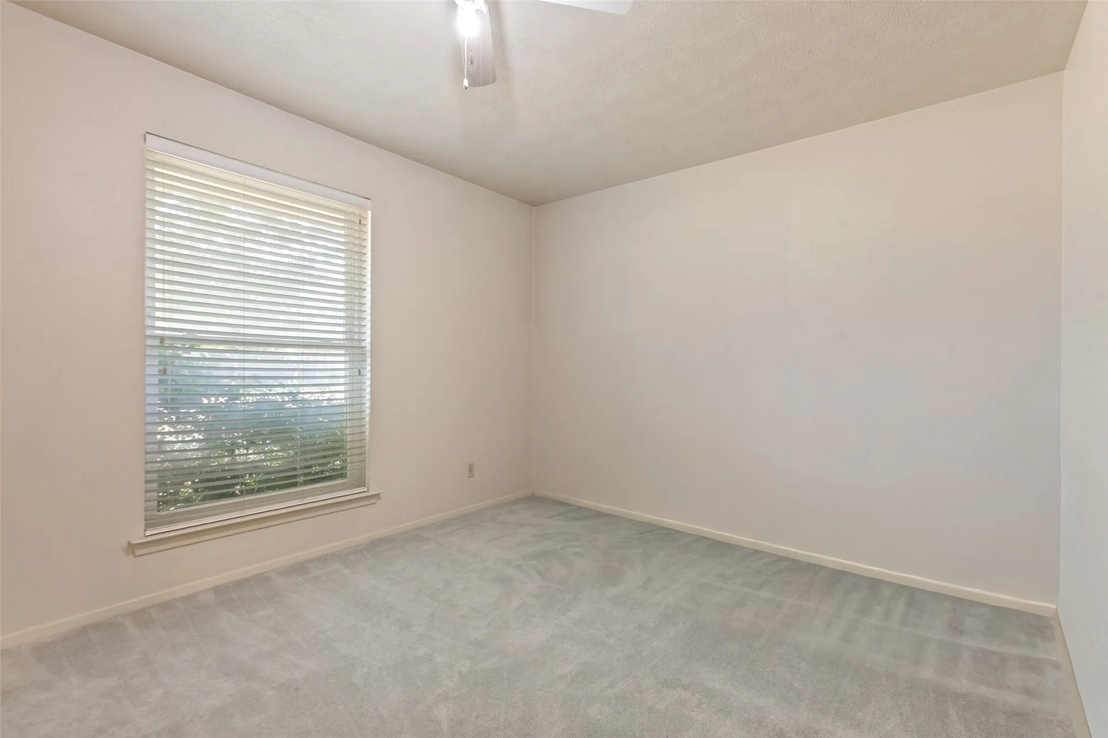 Single Family Residence For Sale in Dallas County , 4091 Killion Drive, Dallas, Texas 75229, 4 Bedrooms, 3 Bathrooms, 2 Garage spaces, 2,449 Sqft, built in 1969, Price $925,000, mls#21348459, Real Estate Agent in Dallas, Homes For Sale in Dallas county, Homes For Sale in Dallas, Realtor in Dallas Texas, Real Estate Brokerage Independent Realty Texas, Luminita Cordes Realtor