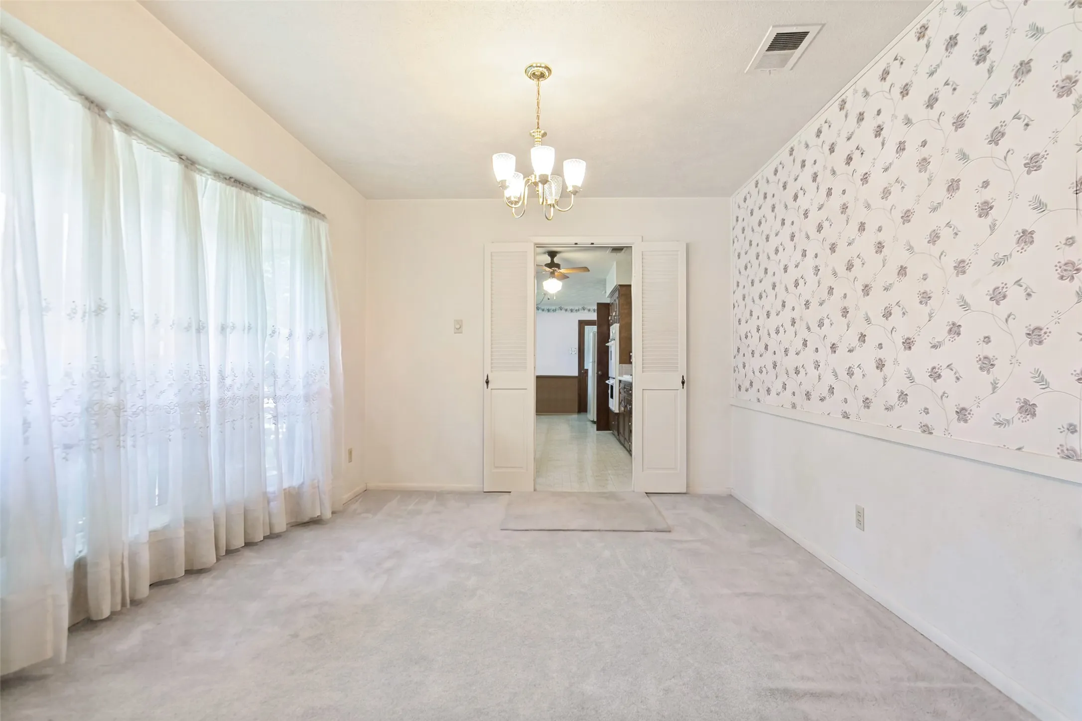 Single Family Residence For Sale in Dallas County , 4091 Killion Drive, Dallas, Texas 75229, 4 Bedrooms, 3 Bathrooms, 2 Garage spaces, 2,449 Sqft, built in 1969, Price $925,000, mls#21348459, Real Estate Agent in Dallas, Homes For Sale in Dallas county, Homes For Sale in Dallas, Realtor in Dallas Texas, Real Estate Brokerage Independent Realty Texas, Luminita Cordes Realtor