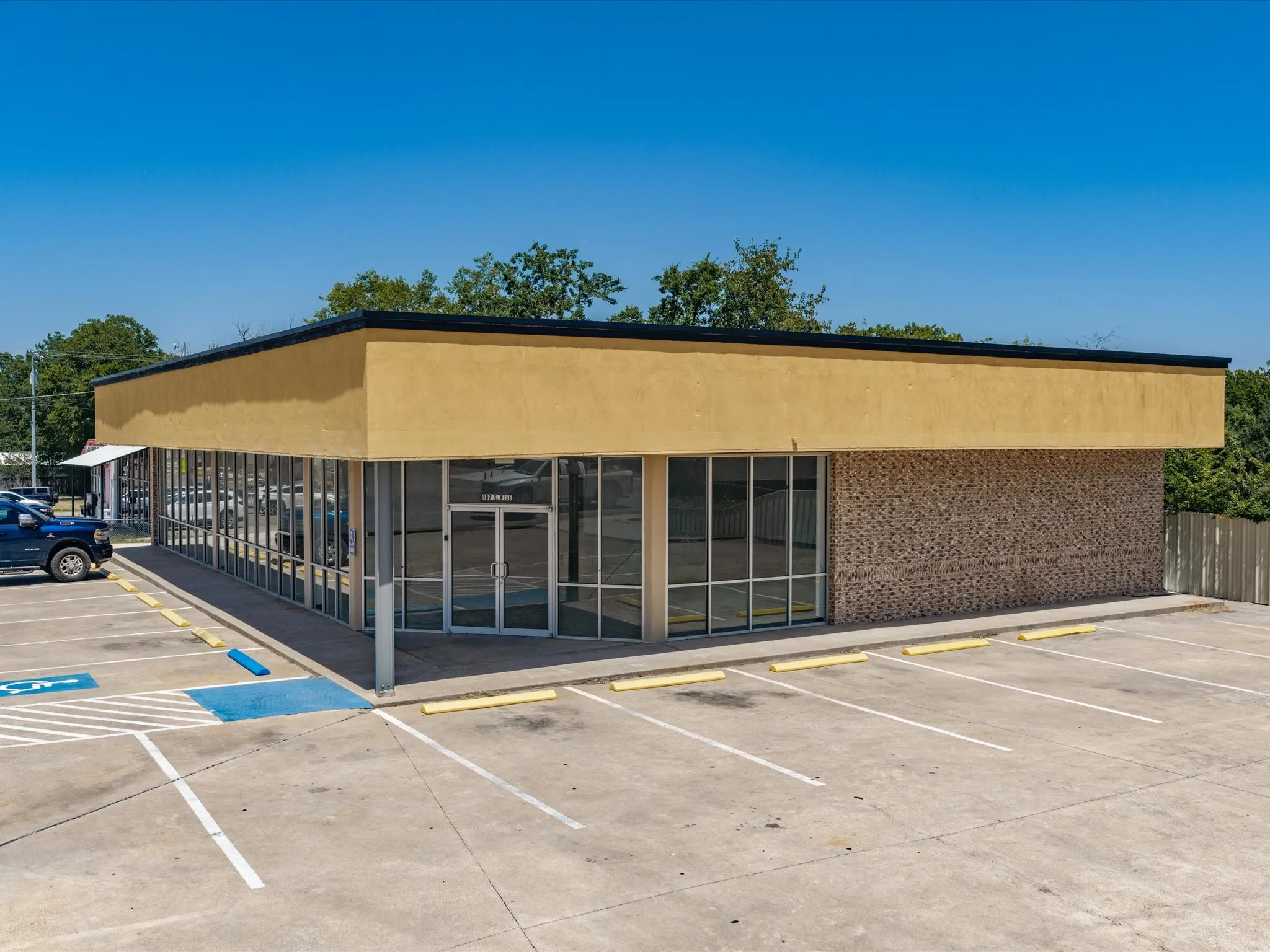Business For Rent in Montague County , 507 E Wise Street, Bowie, Texas 76230, 0, 0, Garage spaces, 0 Sqft, built in 2003, Price $3,750, mls#21346717, Real Estate Agent in Bowie, Homes For Rent in Montague county, Homes For Rent in Bowie, Realtor in Bowie Texas, Real Estate Brokerage Independent Realty Texas, Luminita Cordes Realtor