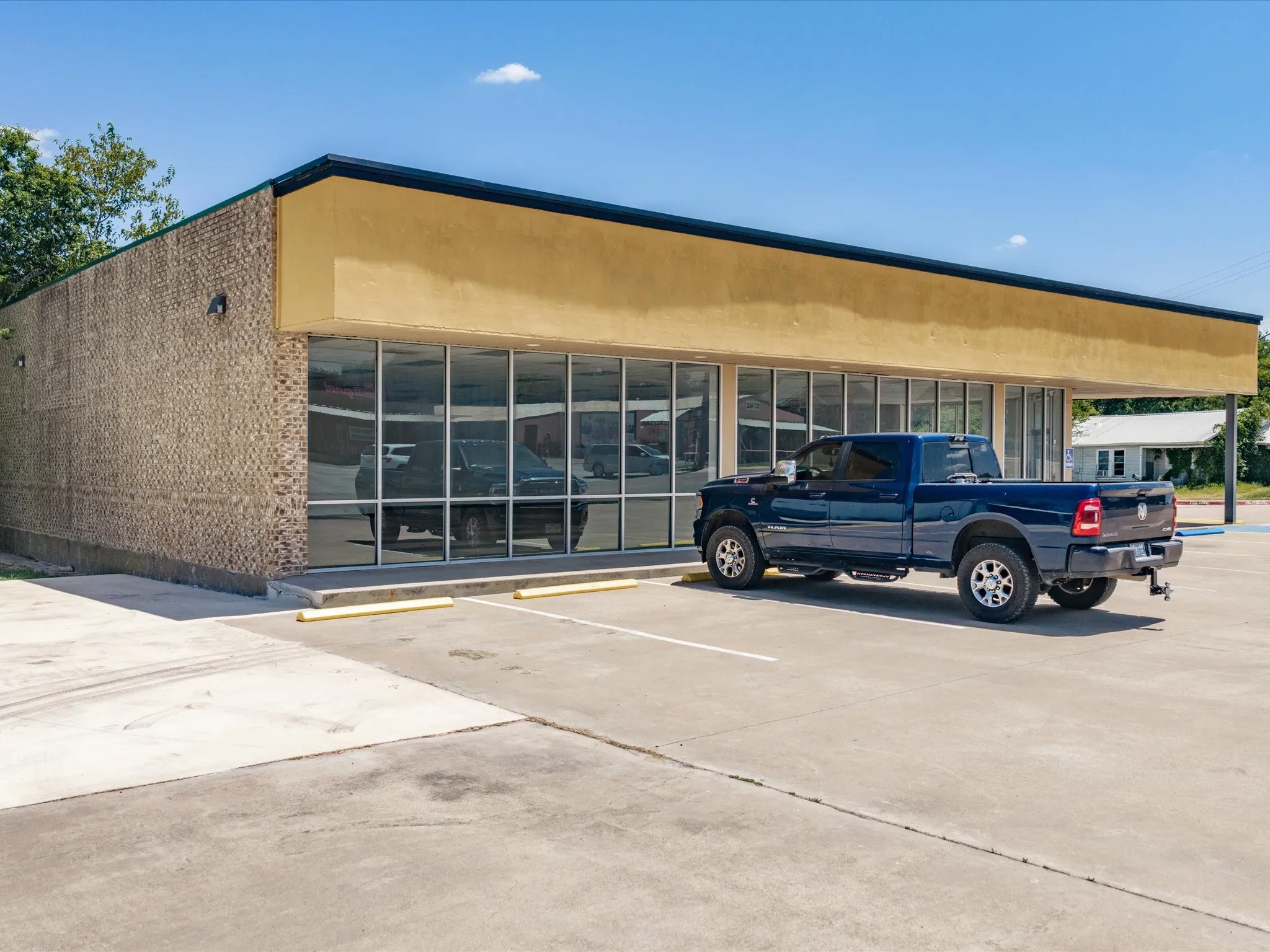 Business For Rent in Montague County , 507 E Wise Street, Bowie, Texas 76230, 0, 0, Garage spaces, 0 Sqft, built in 2003, Price $3,750, mls#21346717, Real Estate Agent in Bowie, Homes For Rent in Montague county, Homes For Rent in Bowie, Realtor in Bowie Texas, Real Estate Brokerage Independent Realty Texas, Luminita Cordes Realtor