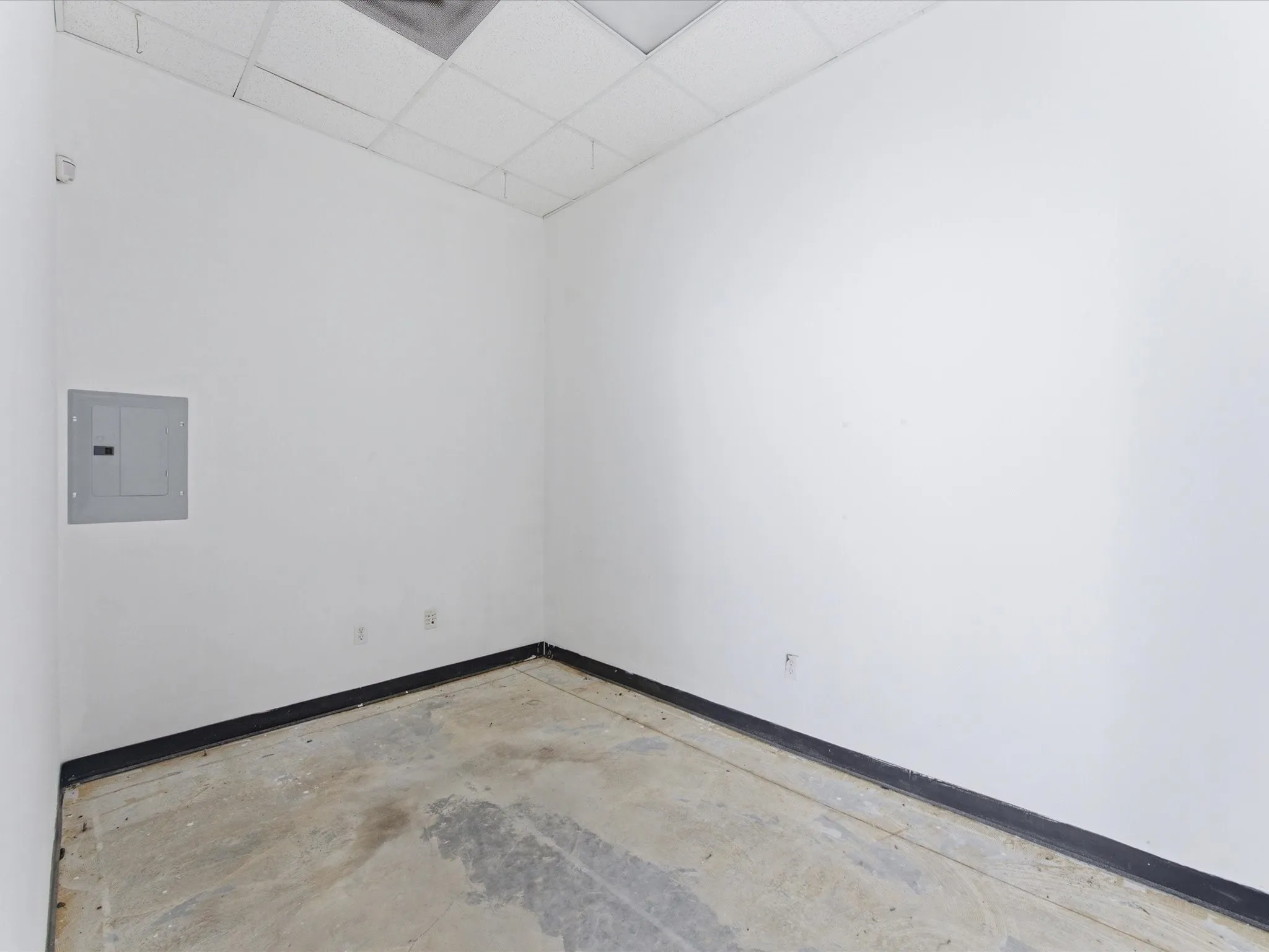 Business For Rent in Montague County , 507 E Wise Street, Bowie, Texas 76230, 0, 0, Garage spaces, 0 Sqft, built in 2003, Price $3,750, mls#21346717, Real Estate Agent in Bowie, Homes For Rent in Montague county, Homes For Rent in Bowie, Realtor in Bowie Texas, Real Estate Brokerage Independent Realty Texas, Luminita Cordes Realtor