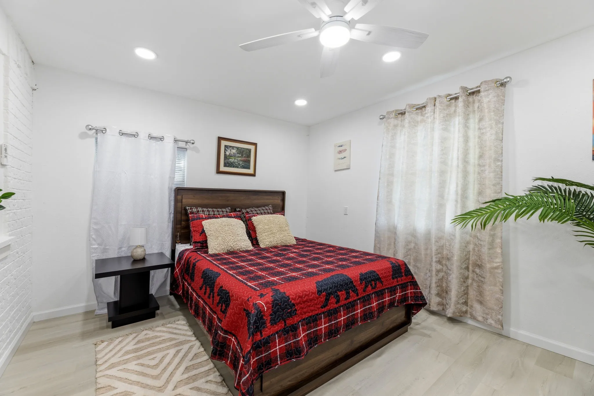 Bedroom with wood-finish flooring, recessed lighting, and a ceiling​​‌​​​​‌​​‌‌​‌‌​​​‌‌​‌​‌​‌​​​‌​​ fan