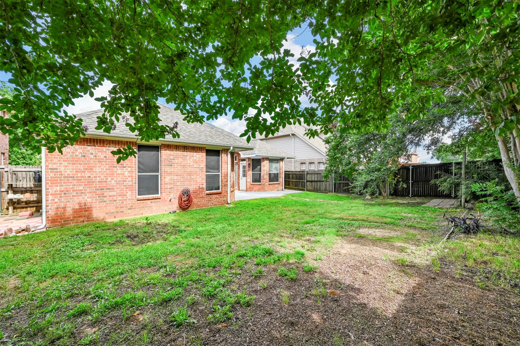 Single Family Residence For Sale in Denton County , 1711 Peregrine Drive, Corinth, Texas 76210, 3 Bedroom, 2 Bathroom, 2 Garage spaces, 2,047 Sqft, built in 2000, mls#21348708, Real Estate Agent in Corinth, Homes For Sale in Denton county, Homes For Sale in Corinth, Realtor in Corinth Texas, Real Estate Brokerage Independent Realty Texas, Luminita Cordes Realtor