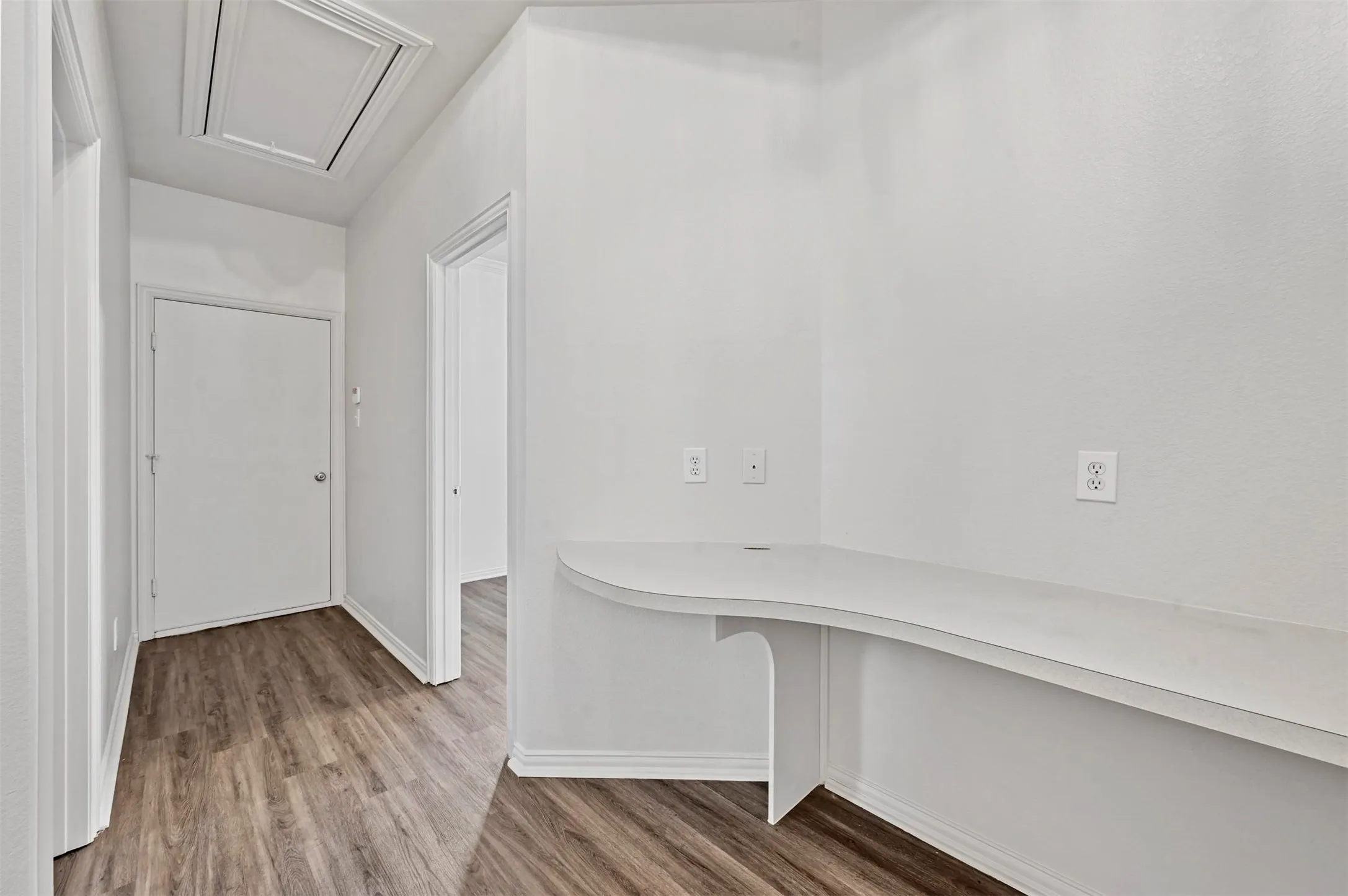 Single Family Residence For Sale in Denton County , 1711 Peregrine Drive, Corinth, Texas 76210, 3 Bedroom, 2 Bathroom, 2 Garage spaces, 2,047 Sqft, built in 2000, mls#21348708, Real Estate Agent in Corinth, Homes For Sale in Denton county, Homes For Sale in Corinth, Realtor in Corinth Texas, Real Estate Brokerage Independent Realty Texas, Luminita Cordes Realtor