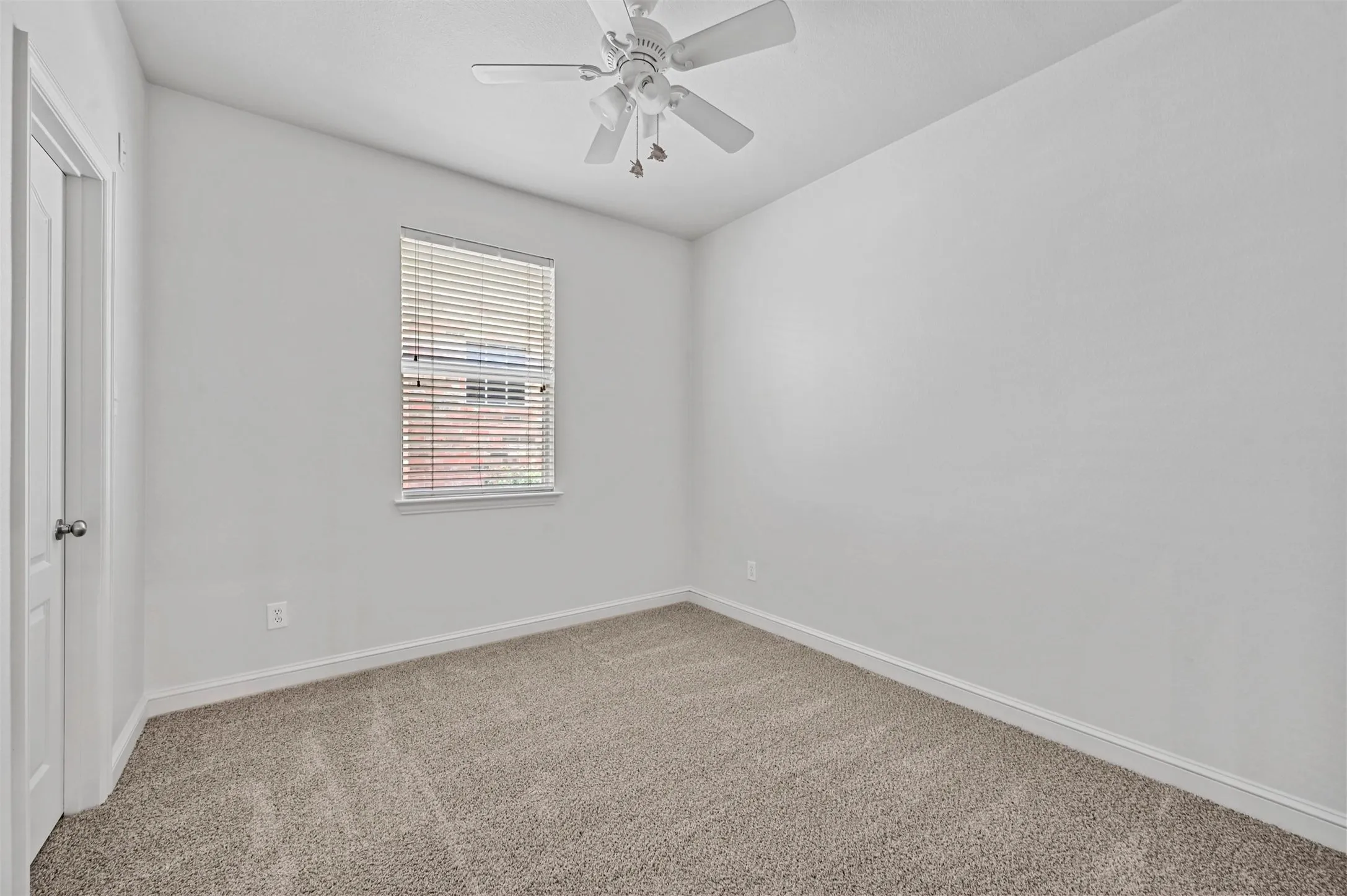 Single Family Residence For Sale in Denton County , 1711 Peregrine Drive, Corinth, Texas 76210, 3 Bedroom, 2 Bathroom, 2 Garage spaces, 2,047 Sqft, built in 2000, mls#21348708, Real Estate Agent in Corinth, Homes For Sale in Denton county, Homes For Sale in Corinth, Realtor in Corinth Texas, Real Estate Brokerage Independent Realty Texas, Luminita Cordes Realtor