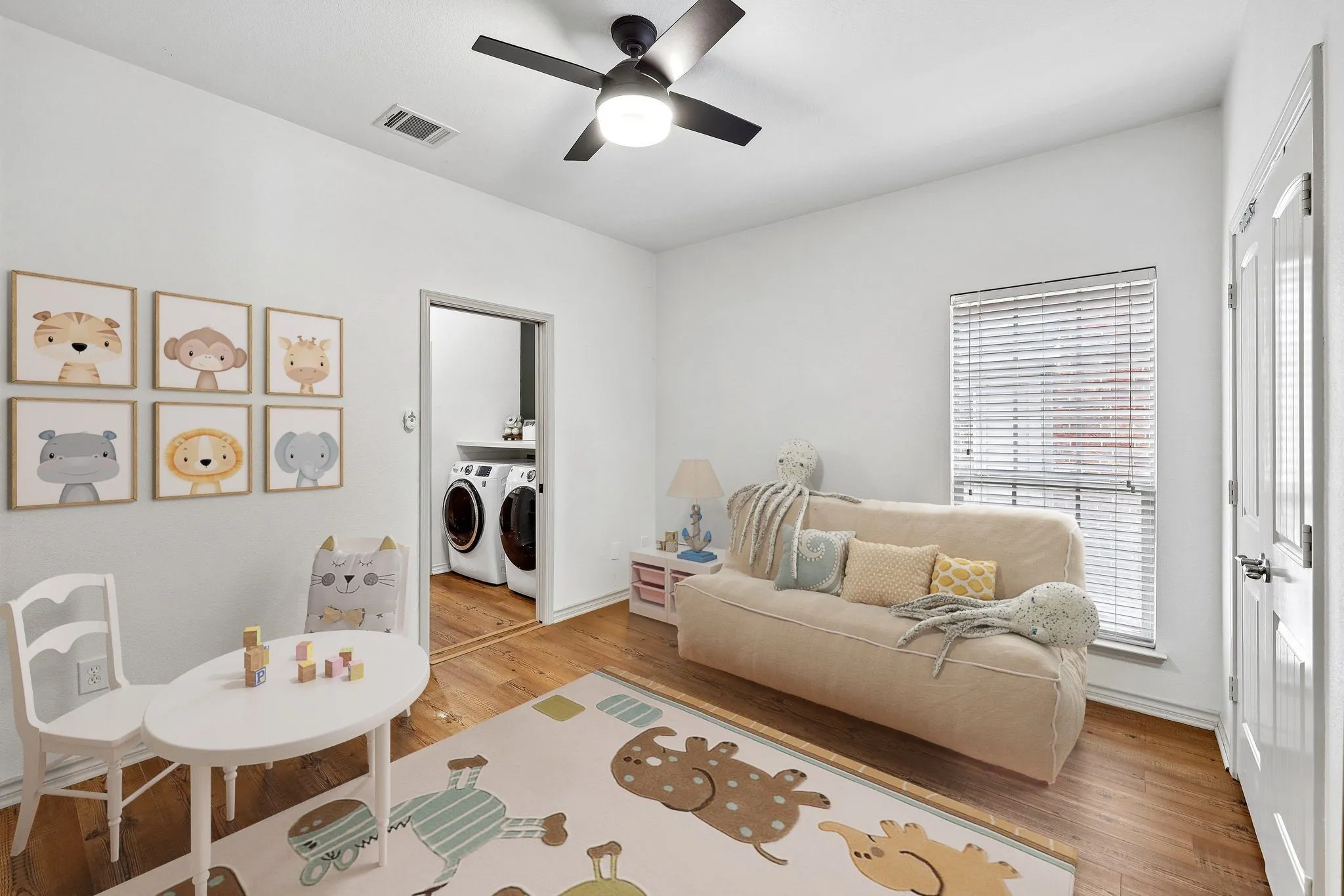 Single Family Residence For Rent in Collin County , 5800 Broken Spur, Mc Kinney, Texas 75070, 5 Bedroom, 3 Bathroom, 2 Garage spaces, 2,924 Sqft, built in 2008, mls#21339890, Real Estate Agent in Mc Kinney, Homes For Rent in Collin county, Homes For Rent in Mc Kinney, Realtor in Mc Kinney Texas, Real Estate Brokerage Independent Realty Texas, Luminita Cordes Realtor