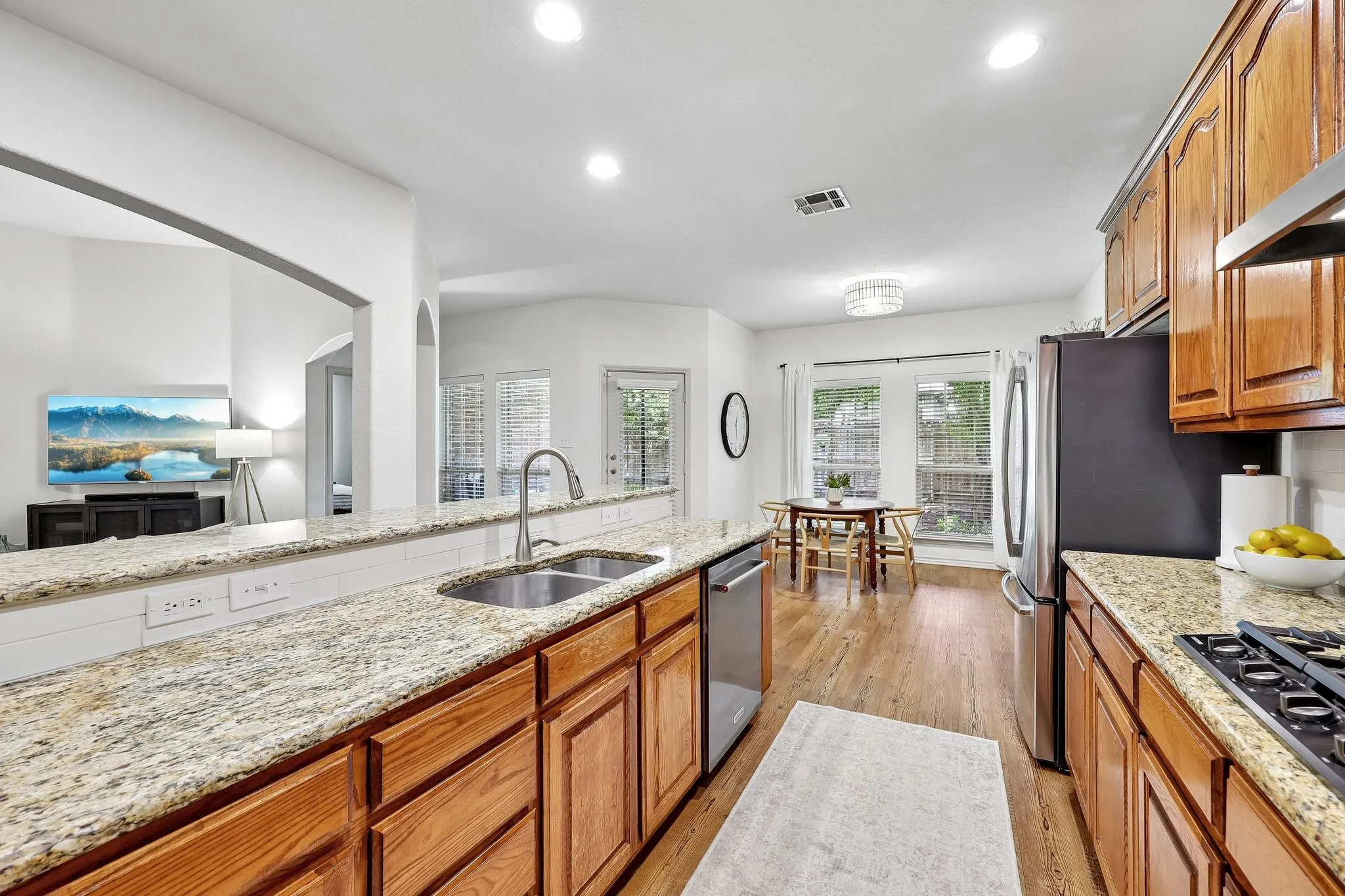 Single Family Residence For Rent in Collin County , 5800 Broken Spur, Mc Kinney, Texas 75070, 5 Bedroom, 3 Bathroom, 2 Garage spaces, 2,924 Sqft, built in 2008, mls#21339890, Real Estate Agent in Mc Kinney, Homes For Rent in Collin county, Homes For Rent in Mc Kinney, Realtor in Mc Kinney Texas, Real Estate Brokerage Independent Realty Texas, Luminita Cordes Realtor