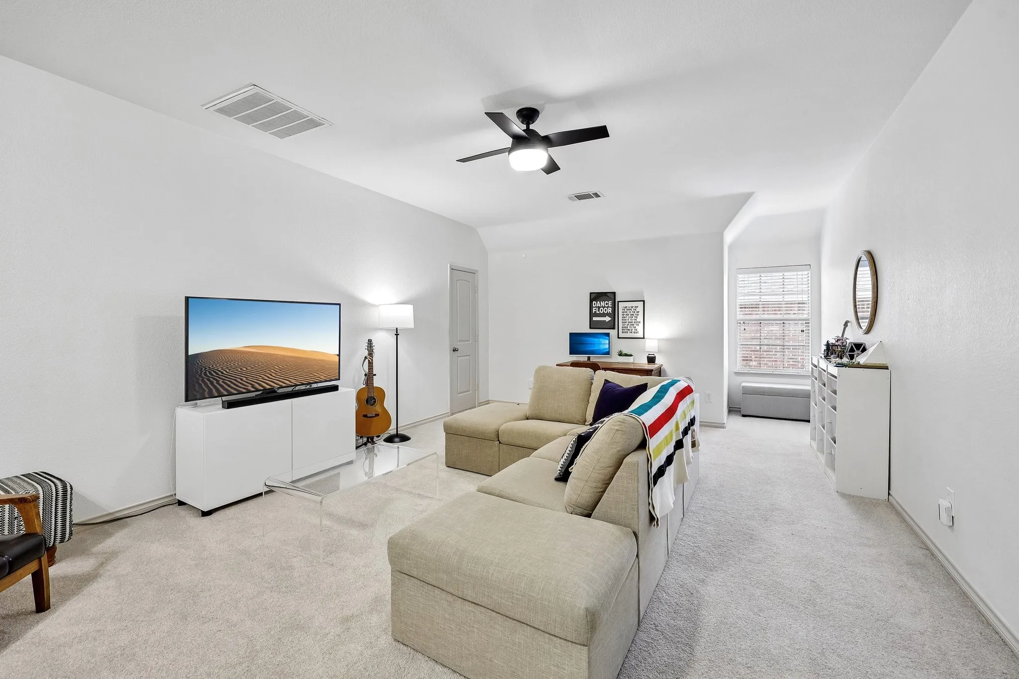 Single Family Residence For Rent in Collin County , 5800 Broken Spur, Mc Kinney, Texas 75070, 5 Bedroom, 3 Bathroom, 2 Garage spaces, 2,924 Sqft, built in 2008, mls#21339890, Real Estate Agent in Mc Kinney, Homes For Rent in Collin county, Homes For Rent in Mc Kinney, Realtor in Mc Kinney Texas, Real Estate Brokerage Independent Realty Texas, Luminita Cordes Realtor