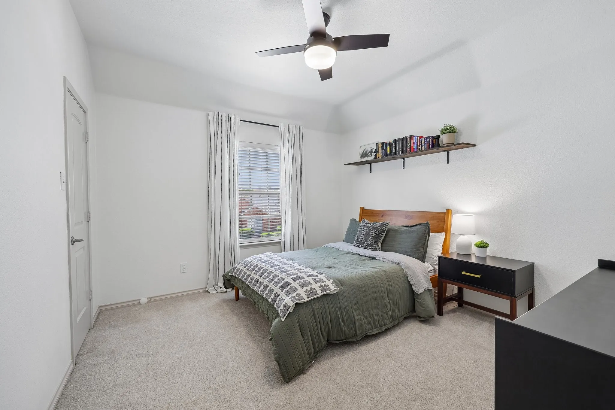 Single Family Residence For Rent in Collin County , 5800 Broken Spur, Mc Kinney, Texas 75070, 5 Bedroom, 3 Bathroom, 2 Garage spaces, 2,924 Sqft, built in 2008, mls#21339890, Real Estate Agent in Mc Kinney, Homes For Rent in Collin county, Homes For Rent in Mc Kinney, Realtor in Mc Kinney Texas, Real Estate Brokerage Independent Realty Texas, Luminita Cordes Realtor