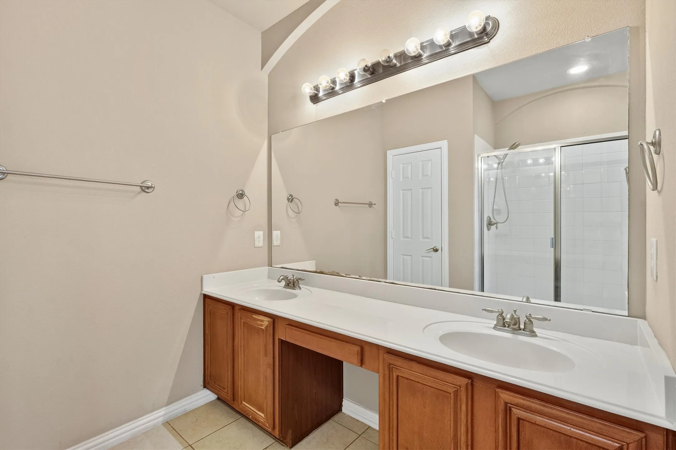 Townhouse For Sale in Collin County , 2833 Mott Street, Plano, Texas 75025, 2 Bedroom, 2 Bathroom, 2 Garage spaces, 1,402 Sqft, built in 2007, mls#21348562, Real Estate Agent in Plano, Homes For Sale in Collin county, Homes For Sale in Plano, Realtor in Plano Texas, Real Estate Brokerage Independent Realty Texas, Luminita Cordes Realtor