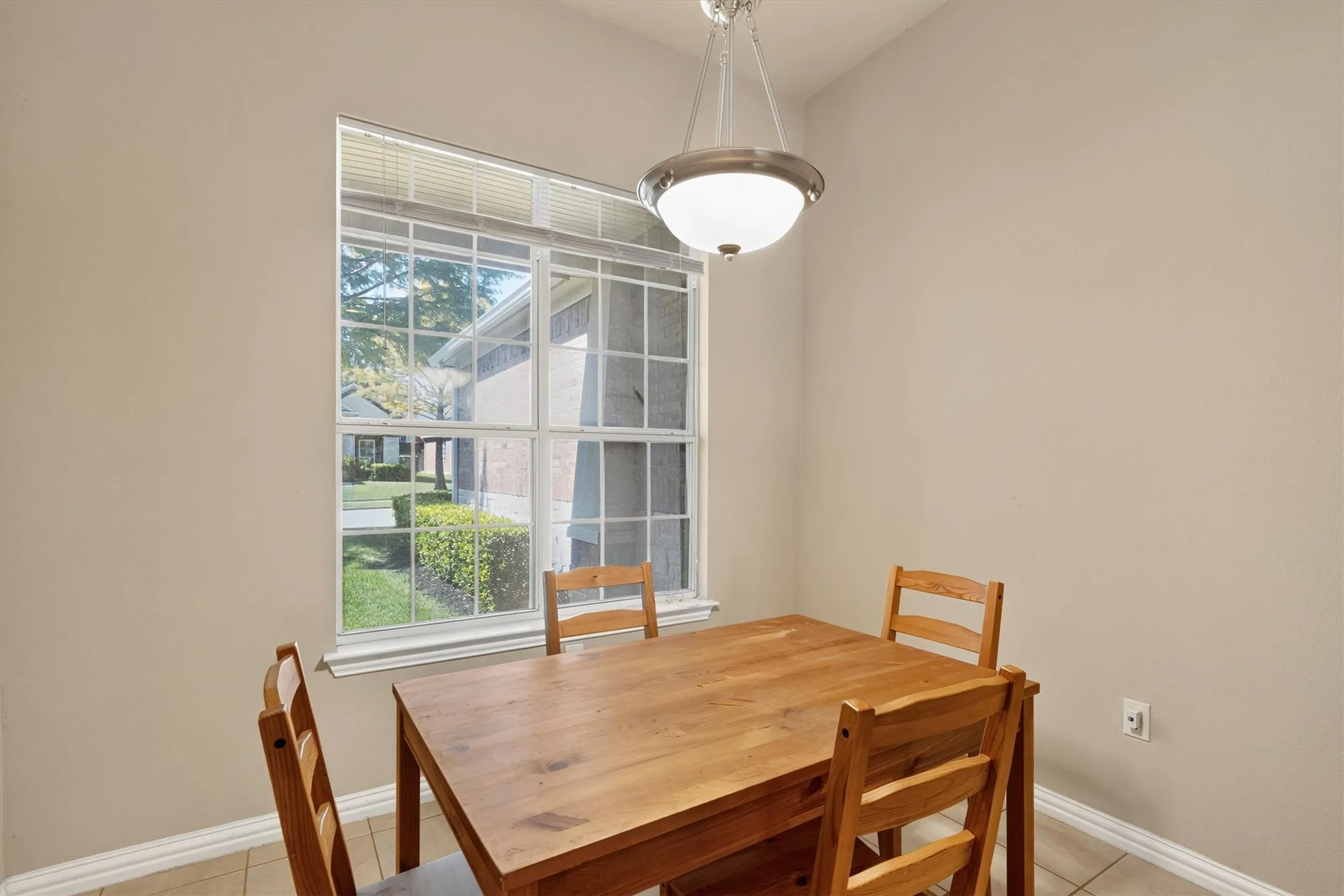 Townhouse For Sale in Collin County , 2833 Mott Street, Plano, Texas 75025, 2 Bedroom, 2 Bathroom, 2 Garage spaces, 1,402 Sqft, built in 2007, mls#21348562, Real Estate Agent in Plano, Homes For Sale in Collin county, Homes For Sale in Plano, Realtor in Plano Texas, Real Estate Brokerage Independent Realty Texas, Luminita Cordes Realtor