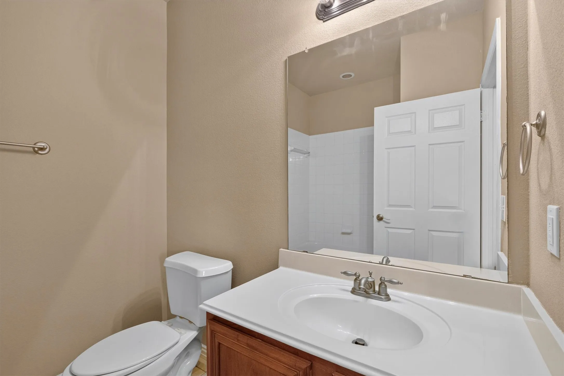 Townhouse For Sale in Collin County , 2833 Mott Street, Plano, Texas 75025, 2 Bedroom, 2 Bathroom, 2 Garage spaces, 1,402 Sqft, built in 2007, mls#21348562, Real Estate Agent in Plano, Homes For Sale in Collin county, Homes For Sale in Plano, Realtor in Plano Texas, Real Estate Brokerage Independent Realty Texas, Luminita Cordes Realtor