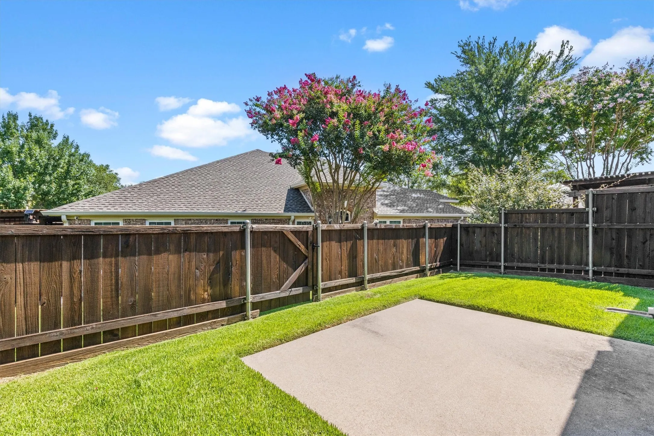 Townhouse For Sale in Collin County , 2833 Mott Street, Plano, Texas 75025, 2 Bedroom, 2 Bathroom, 2 Garage spaces, 1,402 Sqft, built in 2007, mls#21348562, Real Estate Agent in Plano, Homes For Sale in Collin county, Homes For Sale in Plano, Realtor in Plano Texas, Real Estate Brokerage Independent Realty Texas, Luminita Cordes Realtor