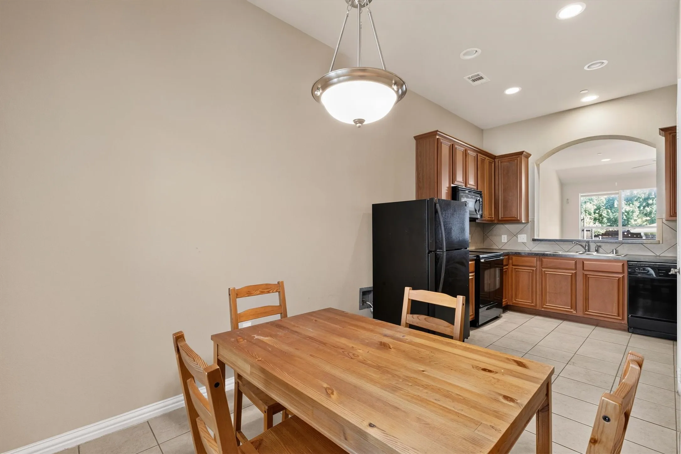 Townhouse For Sale in Collin County , 2833 Mott Street, Plano, Texas 75025, 2 Bedroom, 2 Bathroom, 2 Garage spaces, 1,402 Sqft, built in 2007, mls#21348562, Real Estate Agent in Plano, Homes For Sale in Collin county, Homes For Sale in Plano, Realtor in Plano Texas, Real Estate Brokerage Independent Realty Texas, Luminita Cordes Realtor