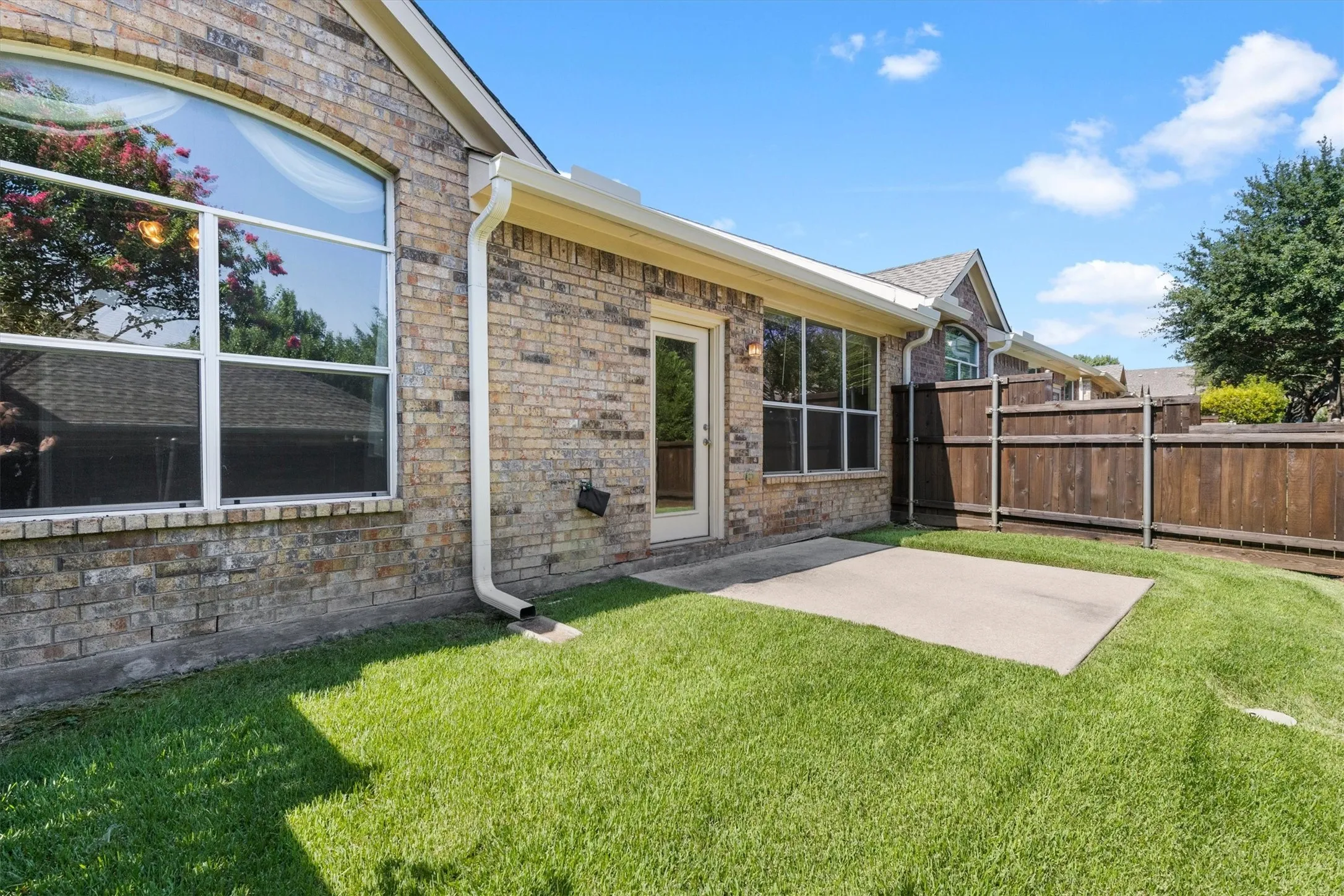 Townhouse For Sale in Collin County , 2833 Mott Street, Plano, Texas 75025, 2 Bedroom, 2 Bathroom, 2 Garage spaces, 1,402 Sqft, built in 2007, mls#21348562, Real Estate Agent in Plano, Homes For Sale in Collin county, Homes For Sale in Plano, Realtor in Plano Texas, Real Estate Brokerage Independent Realty Texas, Luminita Cordes Realtor