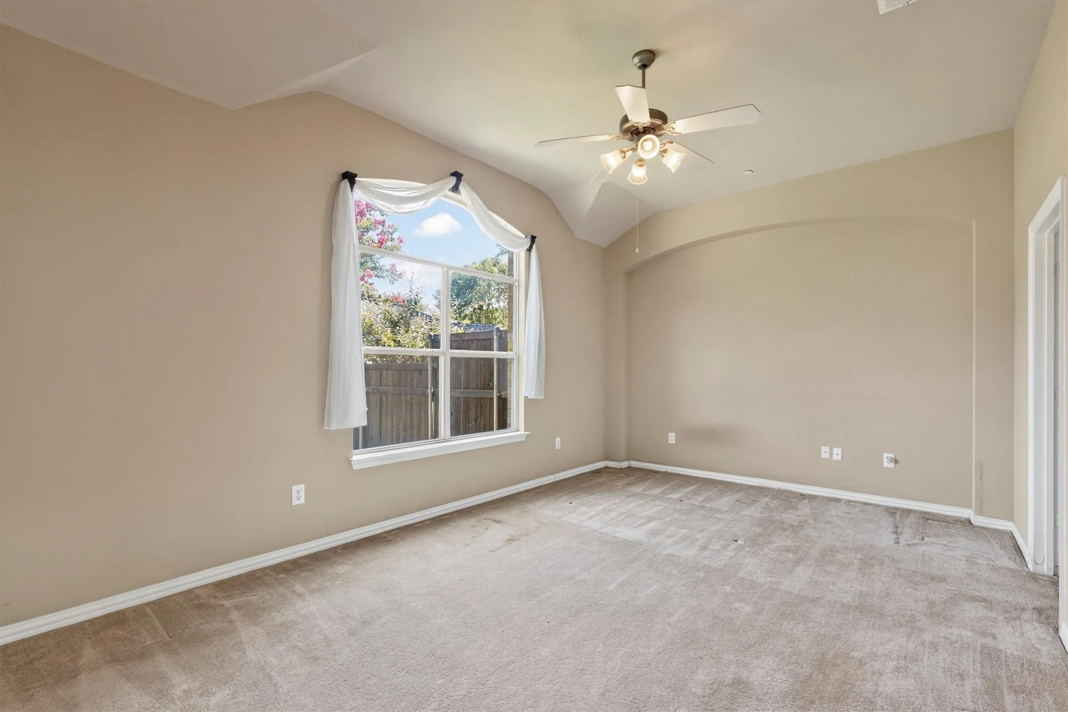 Townhouse For Sale in Collin County , 2833 Mott Street, Plano, Texas 75025, 2 Bedroom, 2 Bathroom, 2 Garage spaces, 1,402 Sqft, built in 2007, mls#21348562, Real Estate Agent in Plano, Homes For Sale in Collin county, Homes For Sale in Plano, Realtor in Plano Texas, Real Estate Brokerage Independent Realty Texas, Luminita Cordes Realtor