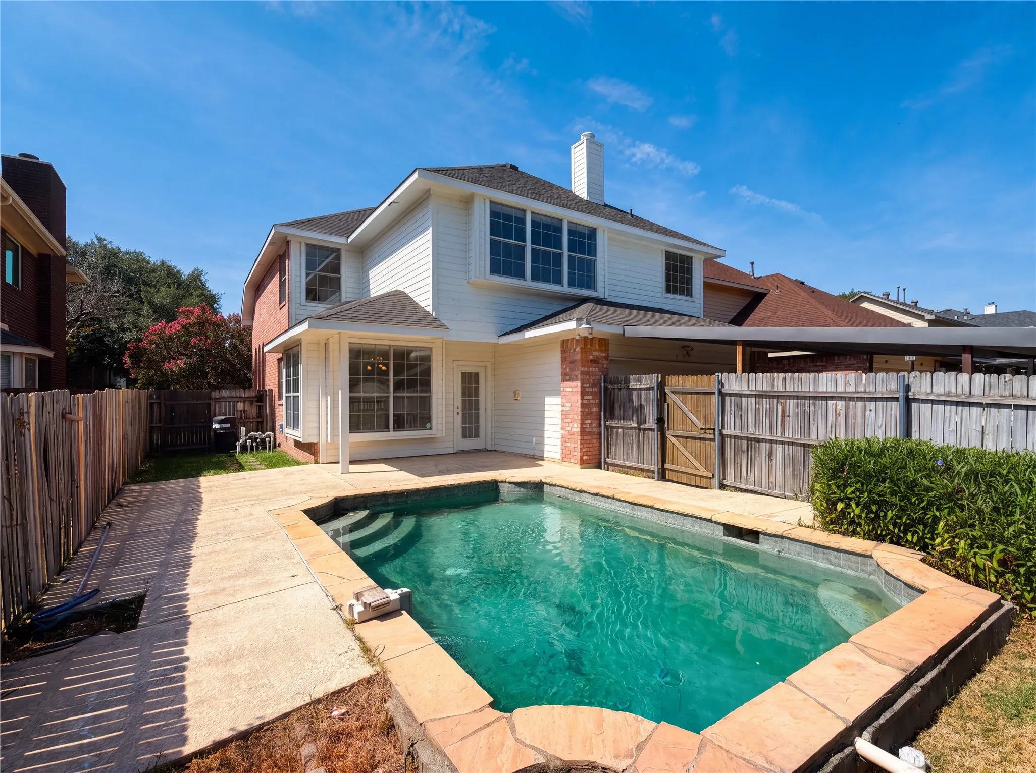 Single Family Residence For Sale in Dallas County , 2909 Lois Lane, Rowlett, Texas 75088, 3 Bedroom, 3 Bathroom, 2 Garage spaces, 1,903 Sqft, built in 1991, mls#21348718, Real Estate Agent in Rowlett, Homes For Sale in Dallas county, Homes For Sale in Rowlett, Realtor in Rowlett Texas, Real Estate Brokerage Independent Realty Texas, Luminita Cordes Realtor