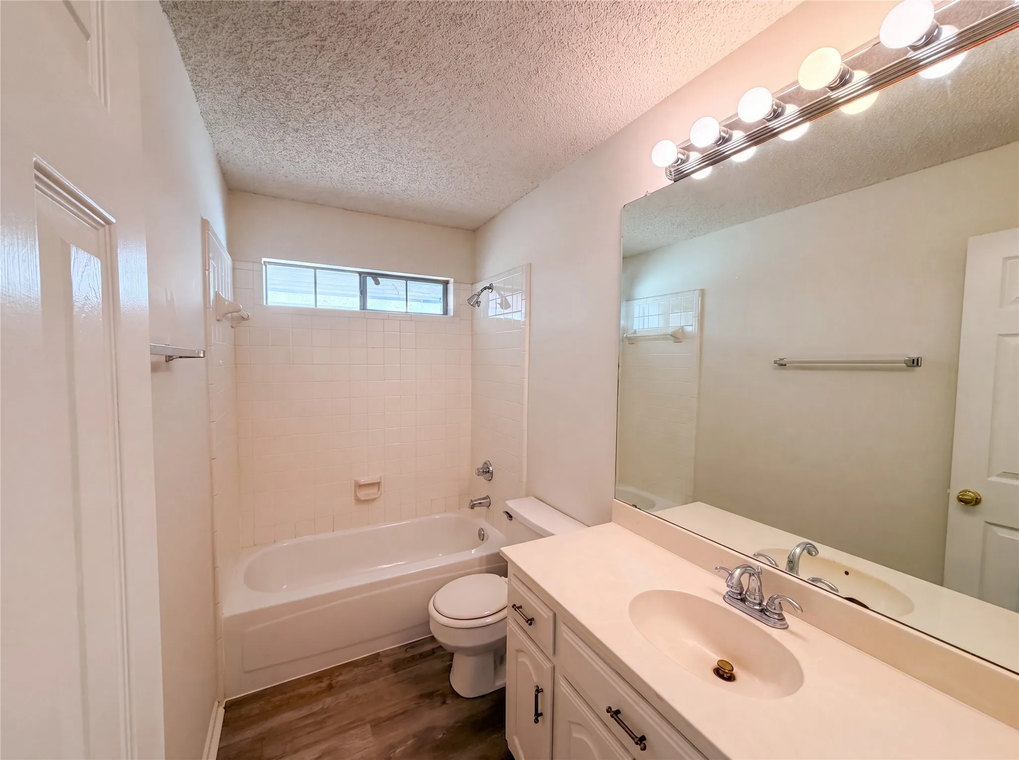 Single Family Residence For Sale in Dallas County , 2909 Lois Lane, Rowlett, Texas 75088, 3 Bedroom, 3 Bathroom, 2 Garage spaces, 1,903 Sqft, built in 1991, mls#21348718, Real Estate Agent in Rowlett, Homes For Sale in Dallas county, Homes For Sale in Rowlett, Realtor in Rowlett Texas, Real Estate Brokerage Independent Realty Texas, Luminita Cordes Realtor