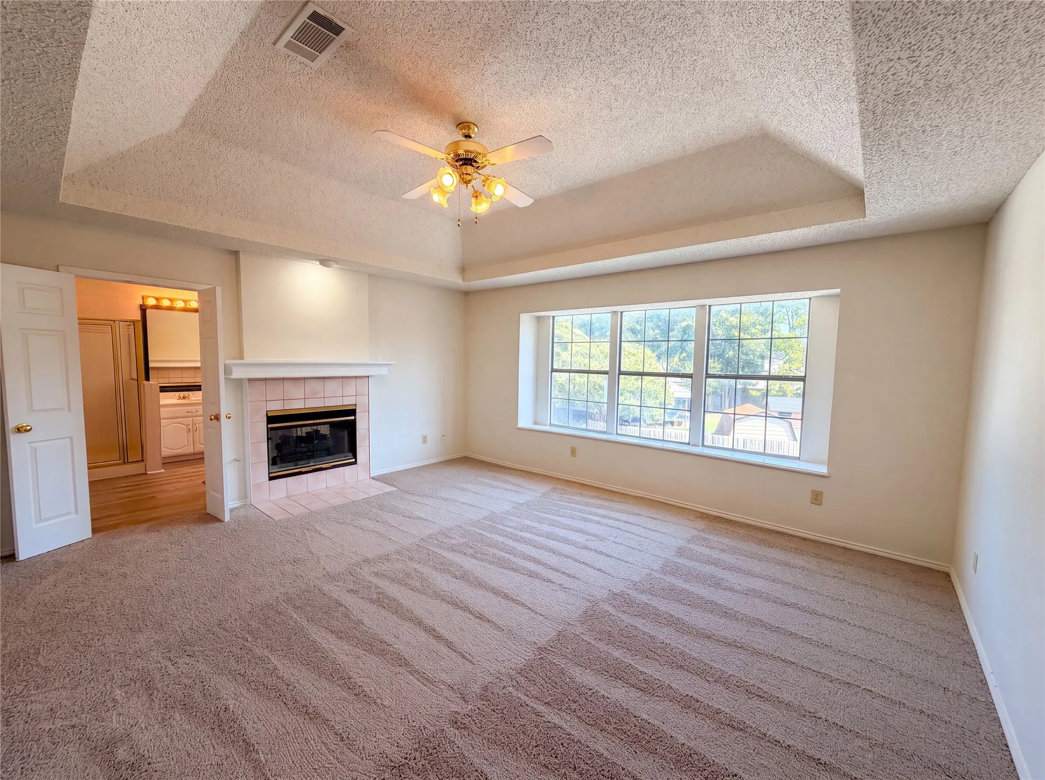 Single Family Residence For Sale in Dallas County , 2909 Lois Lane, Rowlett, Texas 75088, 3 Bedroom, 3 Bathroom, 2 Garage spaces, 1,903 Sqft, built in 1991, mls#21348718, Real Estate Agent in Rowlett, Homes For Sale in Dallas county, Homes For Sale in Rowlett, Realtor in Rowlett Texas, Real Estate Brokerage Independent Realty Texas, Luminita Cordes Realtor