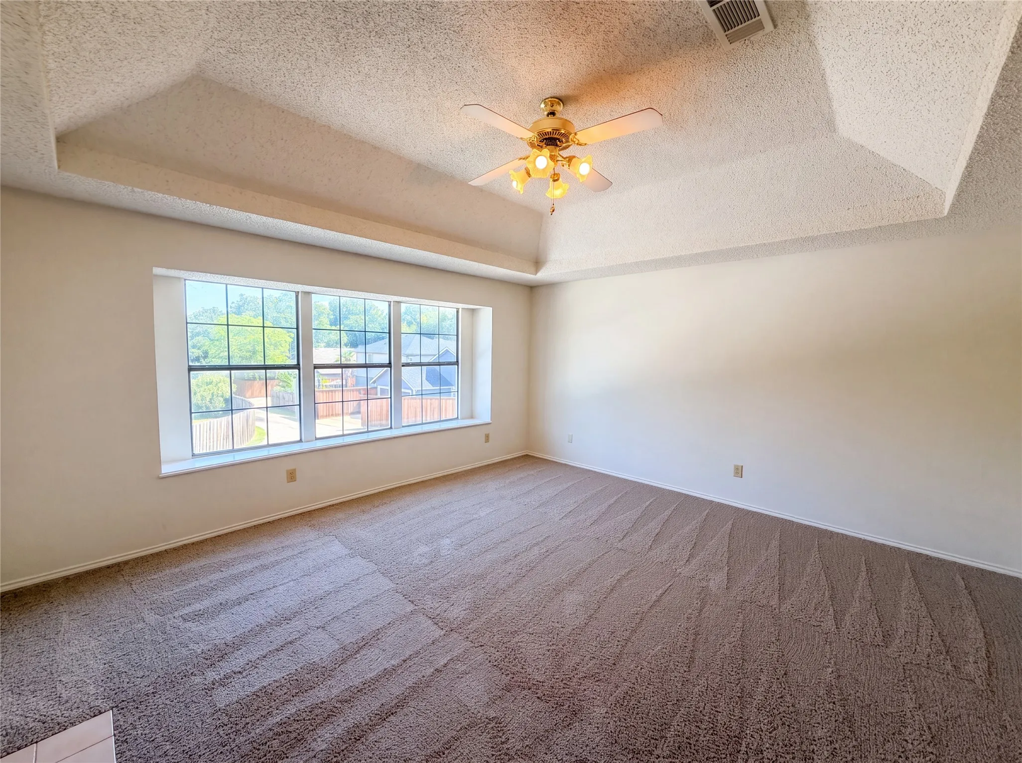Single Family Residence For Sale in Dallas County , 2909 Lois Lane, Rowlett, Texas 75088, 3 Bedroom, 3 Bathroom, 2 Garage spaces, 1,903 Sqft, built in 1991, mls#21348718, Real Estate Agent in Rowlett, Homes For Sale in Dallas county, Homes For Sale in Rowlett, Realtor in Rowlett Texas, Real Estate Brokerage Independent Realty Texas, Luminita Cordes Realtor