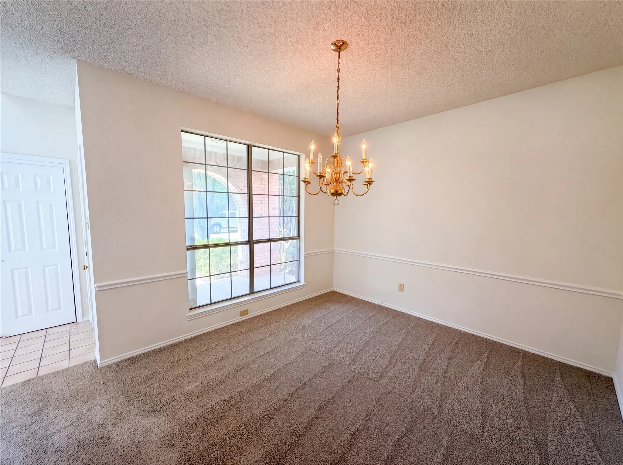 Single Family Residence For Sale in Dallas County , 2909 Lois Lane, Rowlett, Texas 75088, 3 Bedroom, 3 Bathroom, 2 Garage spaces, 1,903 Sqft, built in 1991, mls#21348718, Real Estate Agent in Rowlett, Homes For Sale in Dallas county, Homes For Sale in Rowlett, Realtor in Rowlett Texas, Real Estate Brokerage Independent Realty Texas, Luminita Cordes Realtor