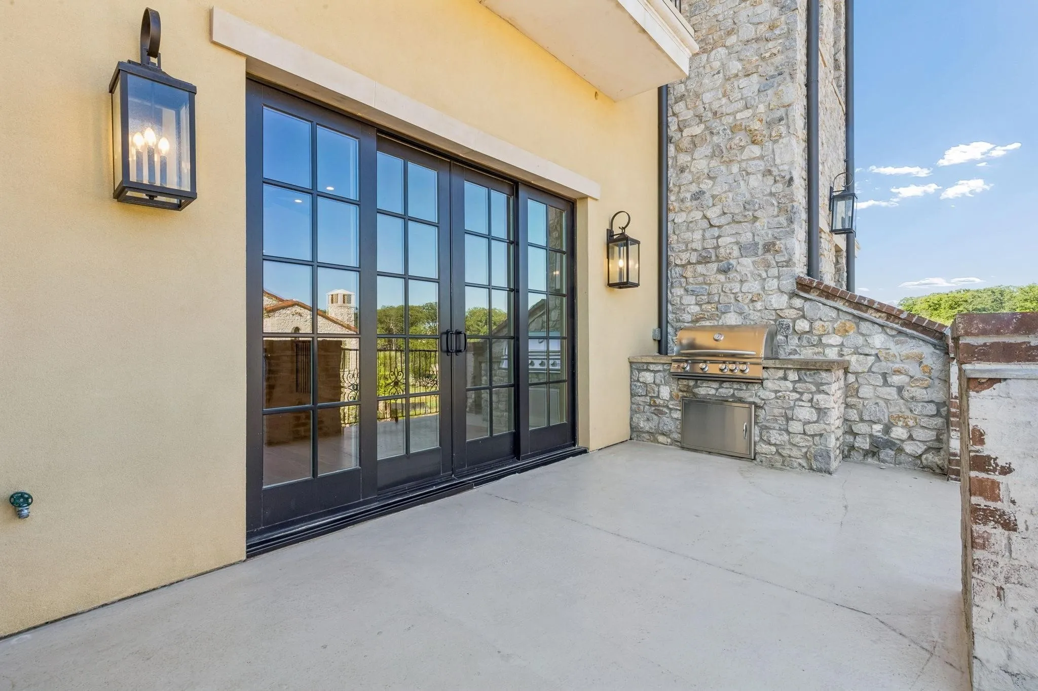 Townhouse For Sale in Tarrant County , 69 Cortes Drive, Westlake, Texas 76262, 3 Bedroom, 4 Bathroom, 2 Garage spaces, 2,038 Sqft, built in 2018, mls#21332907, Real Estate Agent in Westlake, Homes For Sale in Tarrant county, Homes For Sale in Westlake, Realtor in Westlake Texas, Real Estate Brokerage Independent Realty Texas, Luminita Cordes Realtor