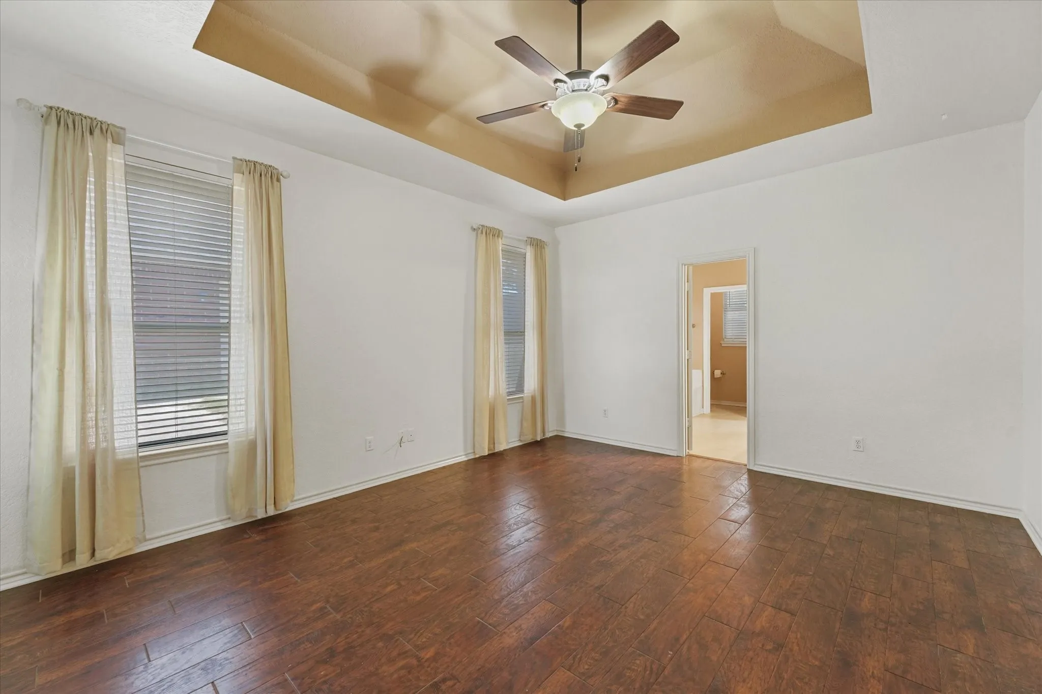 Single Family Residence For Sale in Denton County , 415 Valley View Lane, Krum, Texas 76249, 3 Bedroom, 2 Bathroom, 2 Garage spaces, 2,029 Sqft, built in 2001, mls#21348760, Real Estate Agent in Krum, Homes For Sale in Denton county, Homes For Sale in Krum, Realtor in Krum Texas, Real Estate Brokerage Independent Realty Texas, Luminita Cordes Realtor