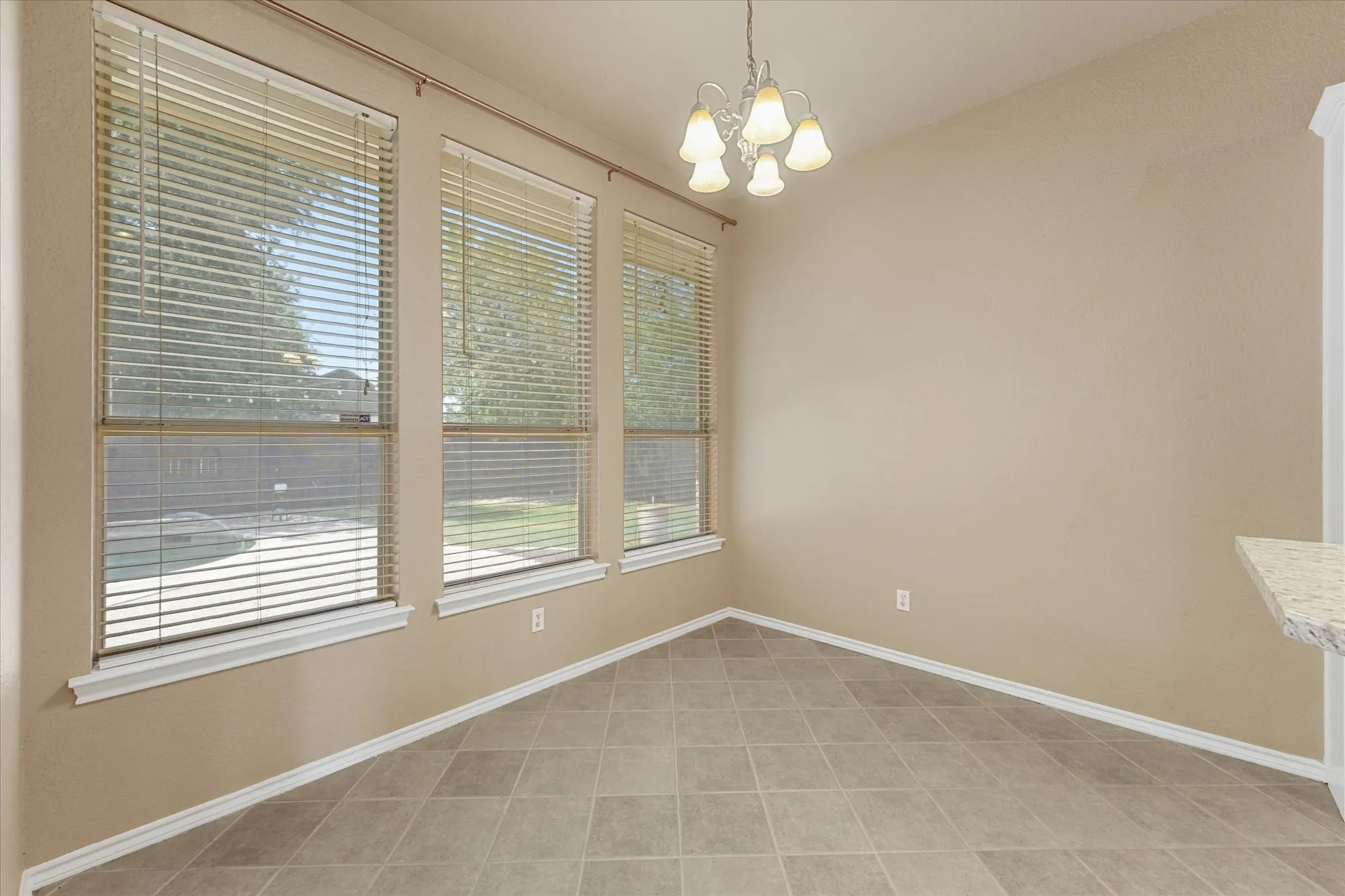 Single Family Residence For Sale in Denton County , 415 Valley View Lane, Krum, Texas 76249, 3 Bedroom, 2 Bathroom, 2 Garage spaces, 2,029 Sqft, built in 2001, mls#21348760, Real Estate Agent in Krum, Homes For Sale in Denton county, Homes For Sale in Krum, Realtor in Krum Texas, Real Estate Brokerage Independent Realty Texas, Luminita Cordes Realtor